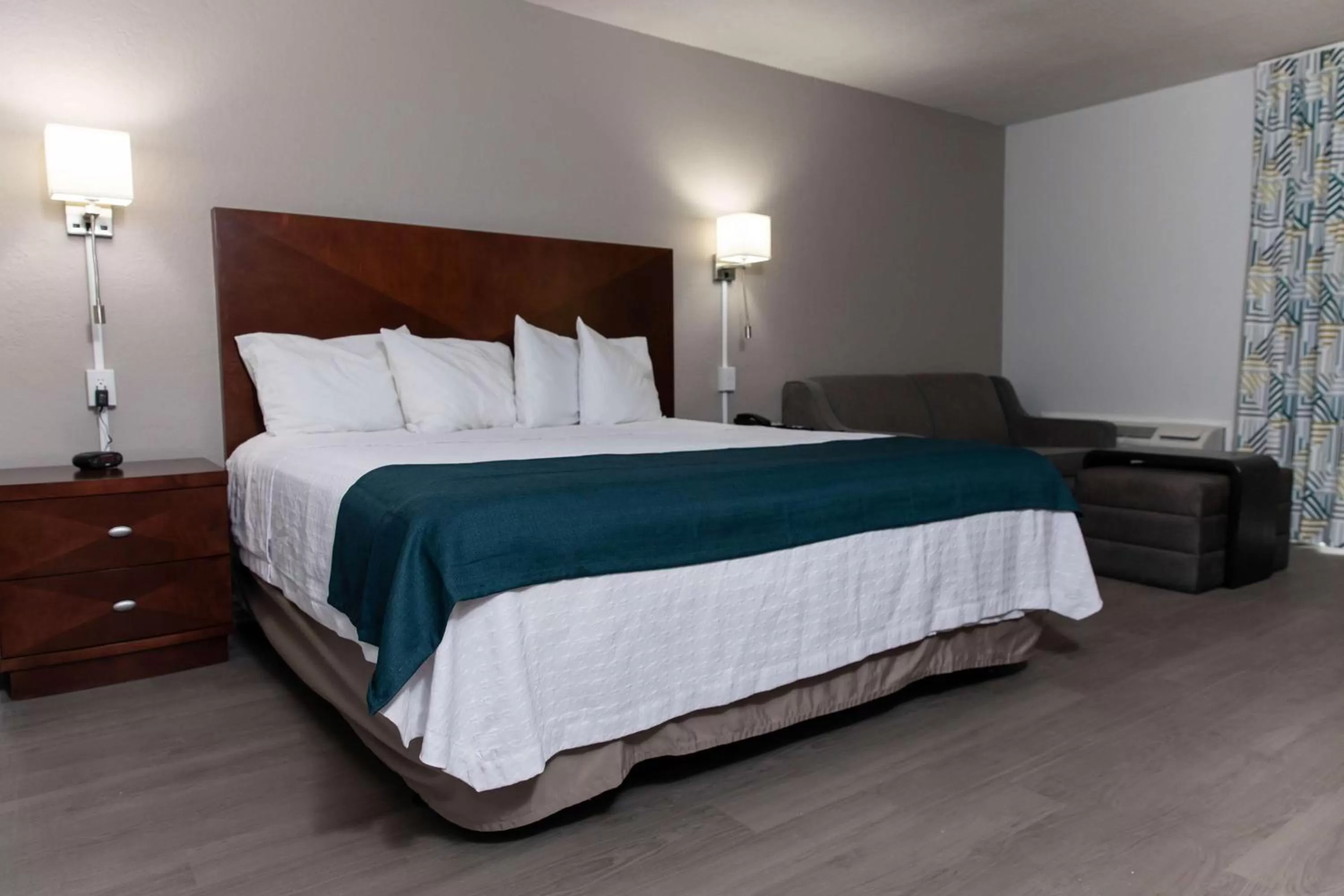 Photo of the whole room, Bed in Studio 6 Ocala, FL