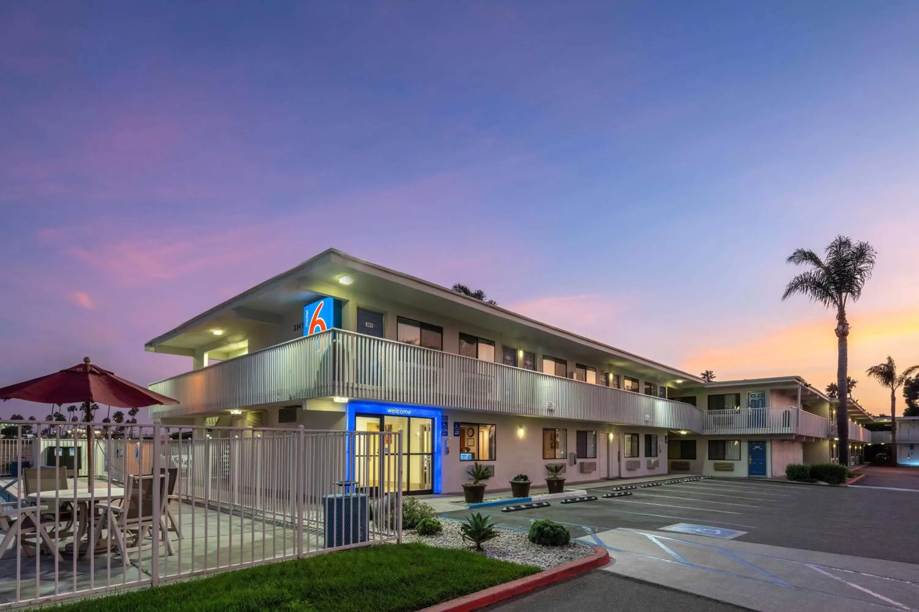 Property Building in Motel 6-Ventura, CA - Beach