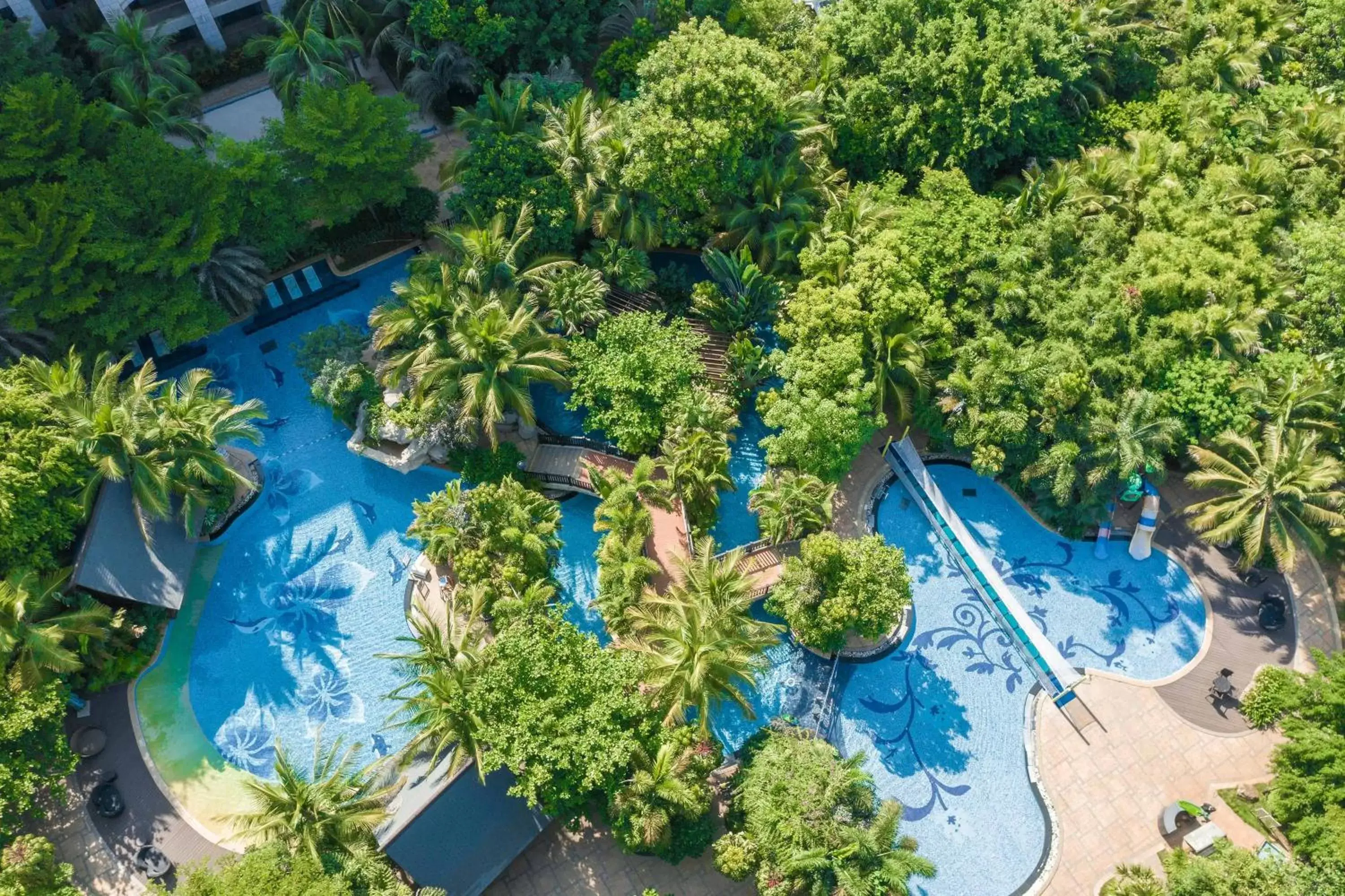 Swimming pool, Bird's-eye View in Haikou Marriott Hotel