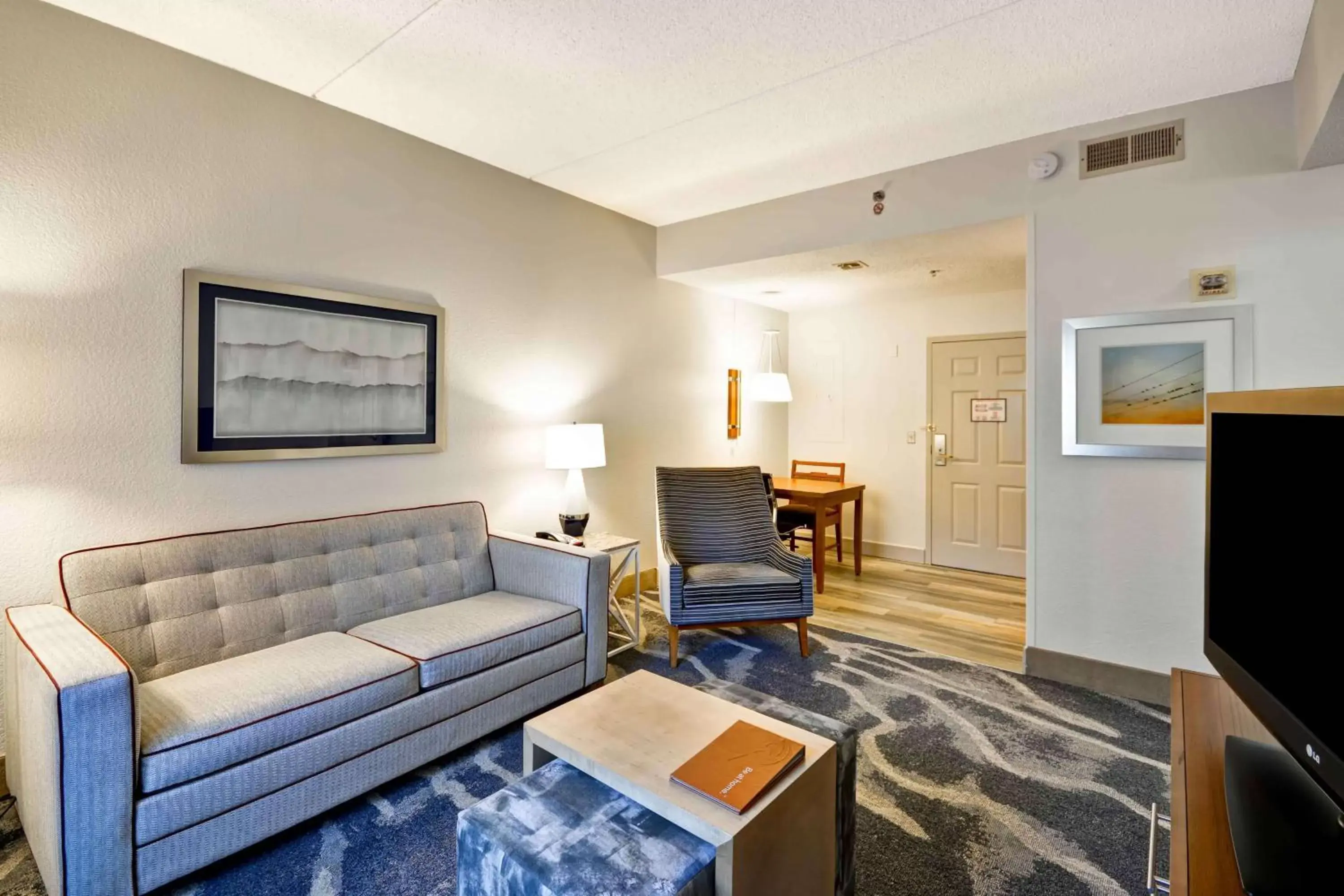 Photo of the whole room, Seating Area in Homewood Suites by Hilton San Antonio Northwest