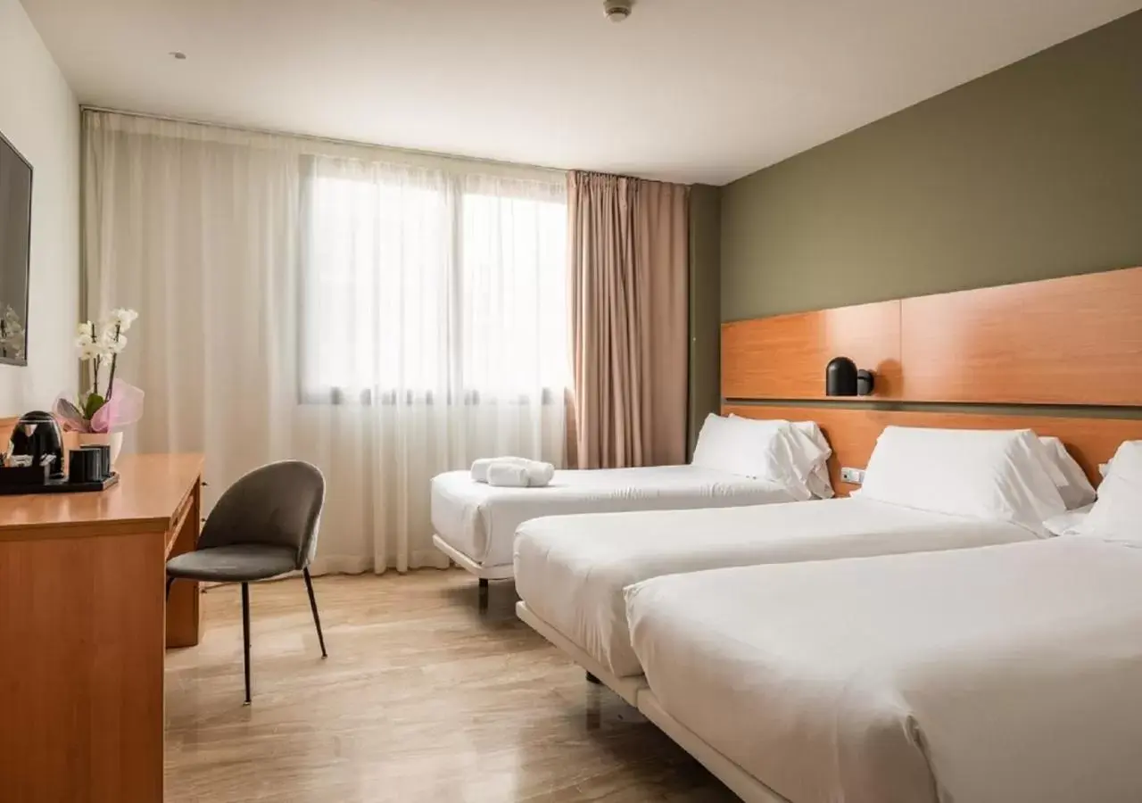 Bedroom, Bed in Hotel SB Express Tarragona