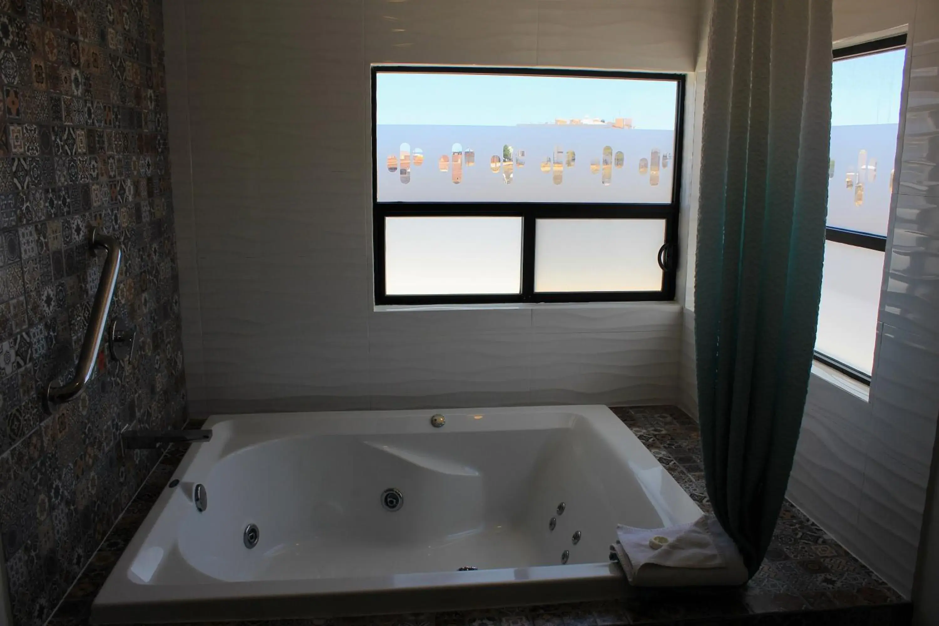 Hot Tub, Bathroom in Best Western Plus Sawari Hotel