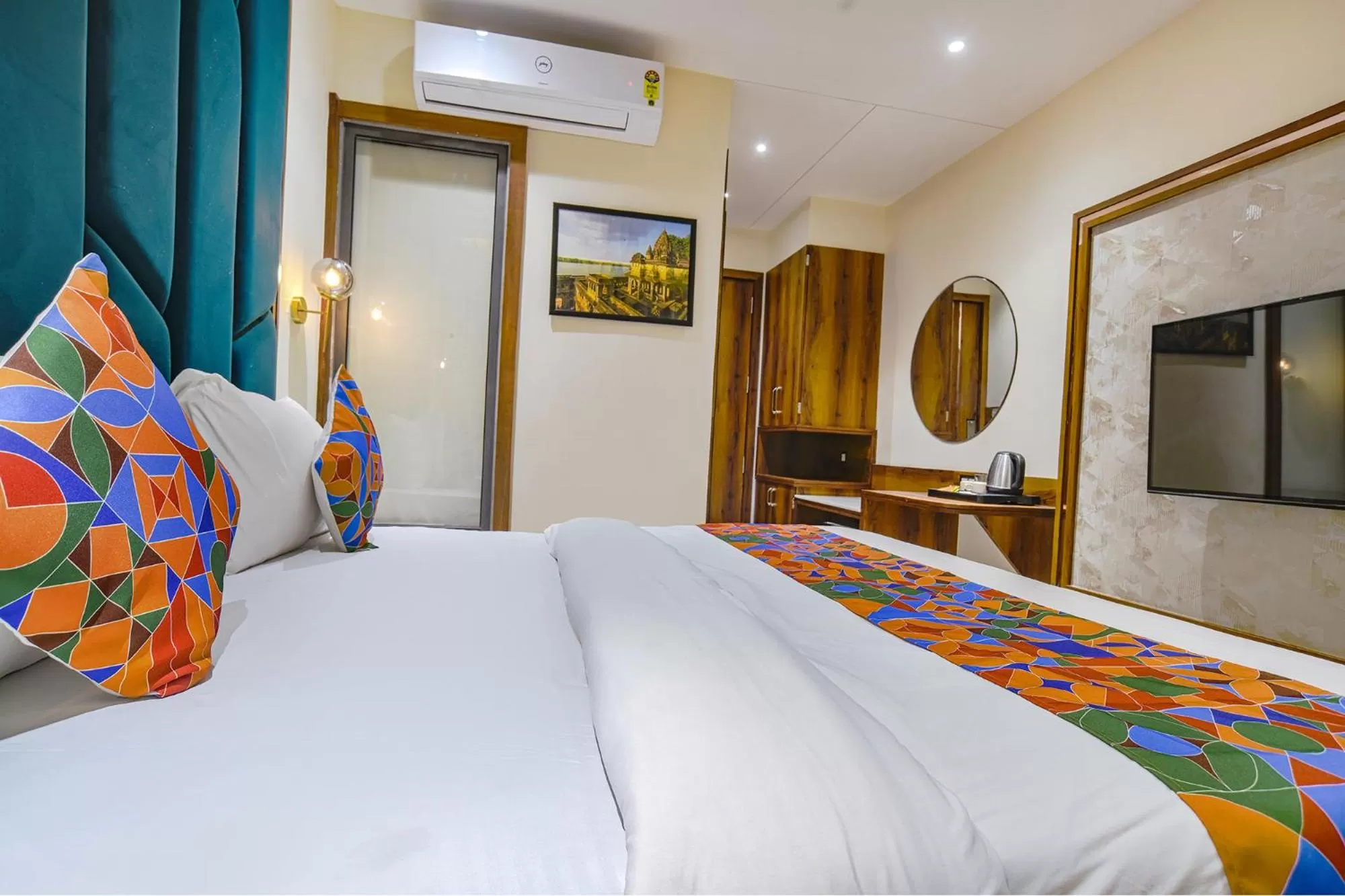 TV and multimedia, Bed in FabHotel Benchmark