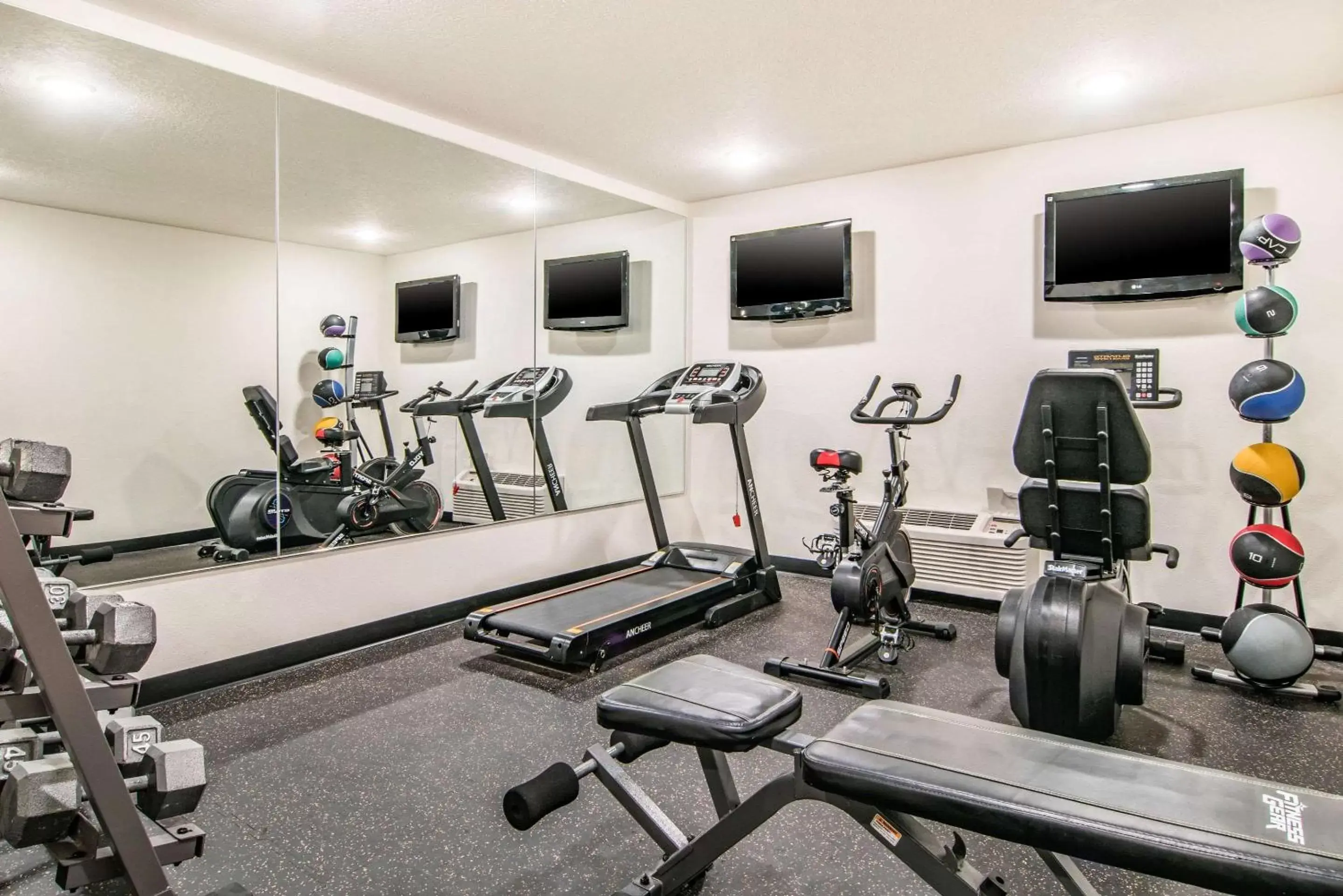 Fitness centre/facilities, Fitness Center/Facilities in Comfort Inn & Suites Vancouver Downtown City Center