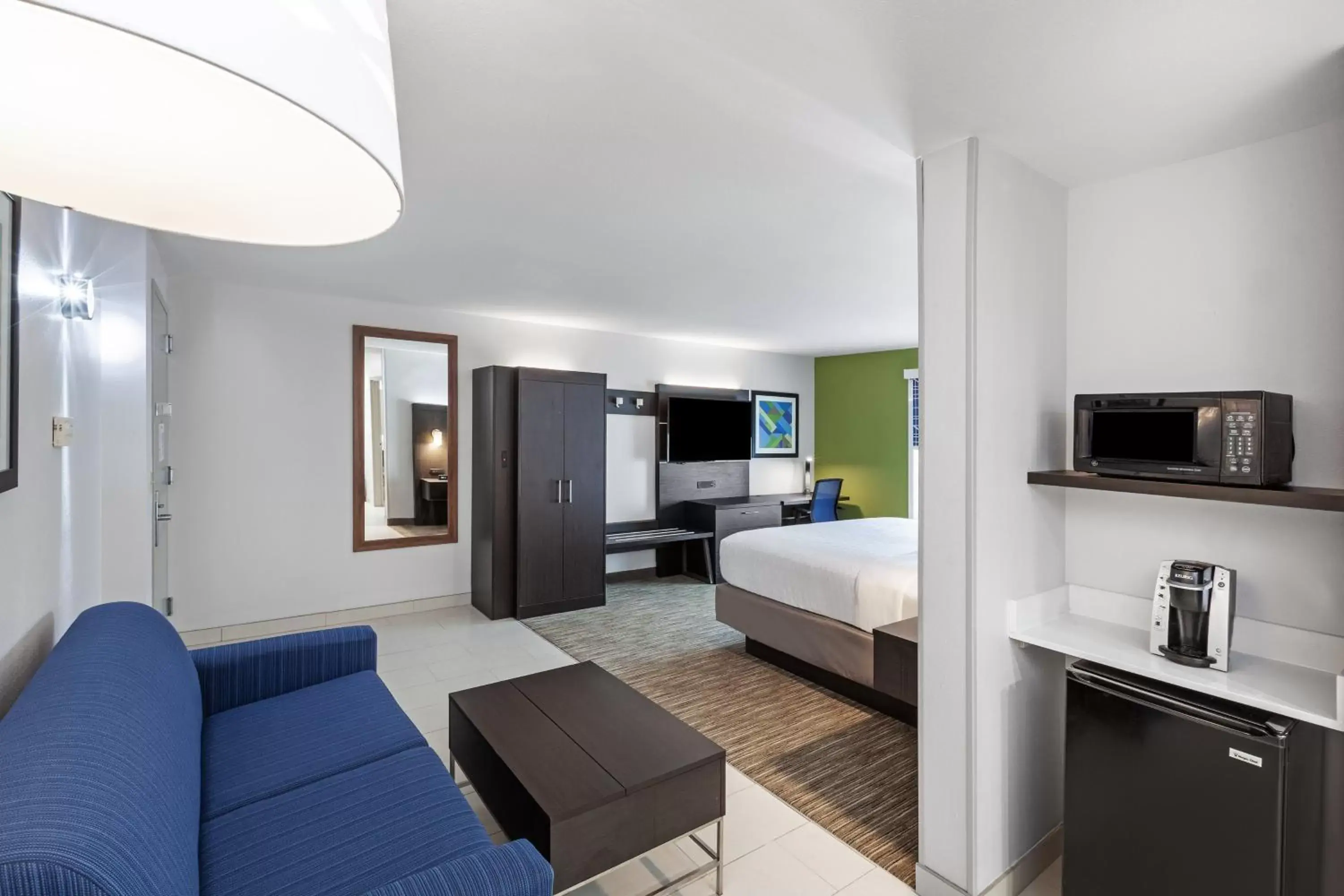 Bedroom, Bed in Holiday Inn Express & Suites Baton Rouge East by IHG Bedroom, Bed in Holiday Inn Express & Suites Baton Rouge East by IHG