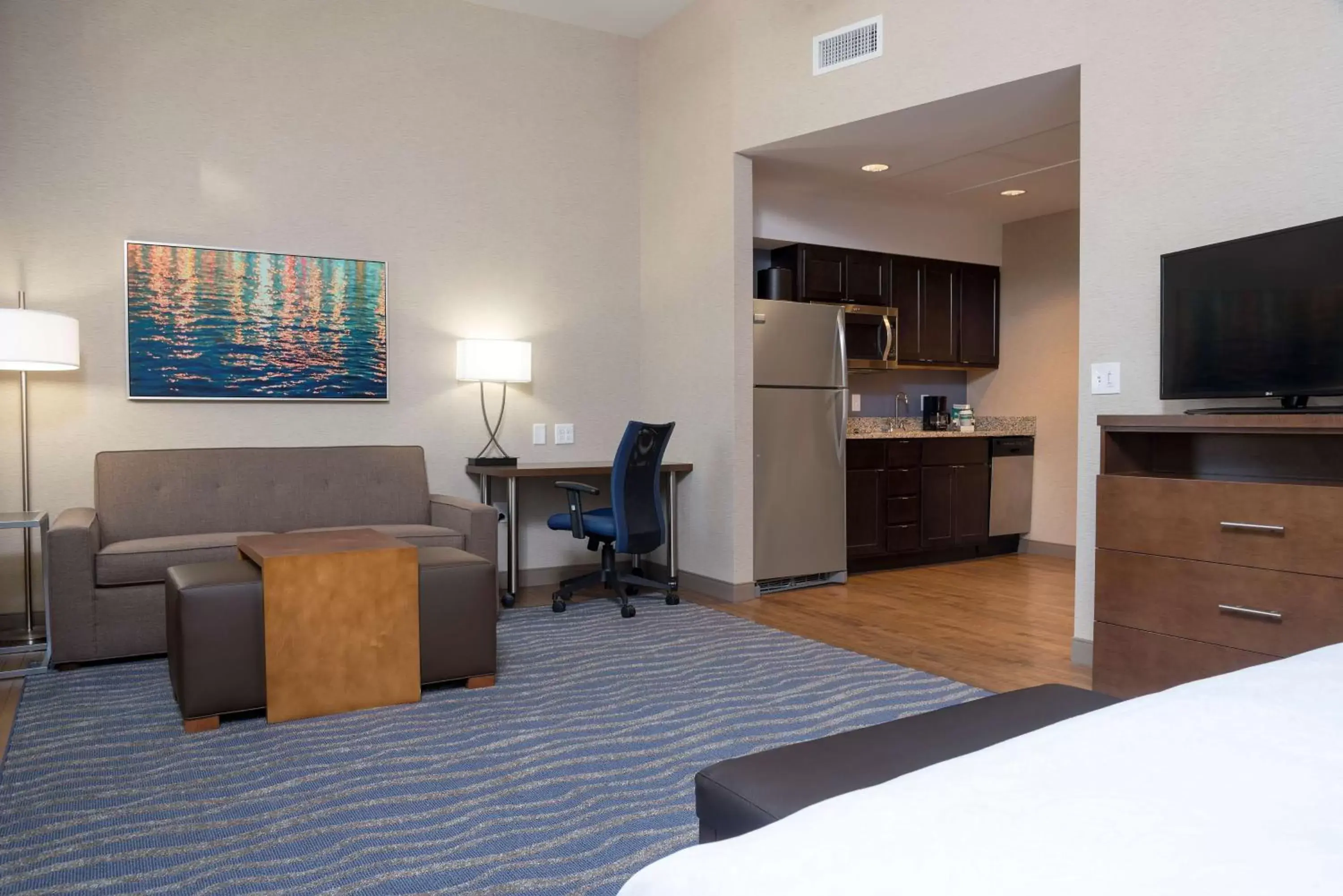 Bedroom, Seating Area in Homewood Suites by Hilton Grand Rapids Downtown