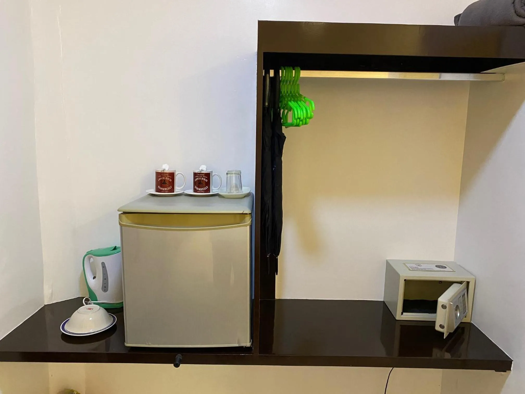 Coffee/tea facilities in Papa Freds Beach Resort