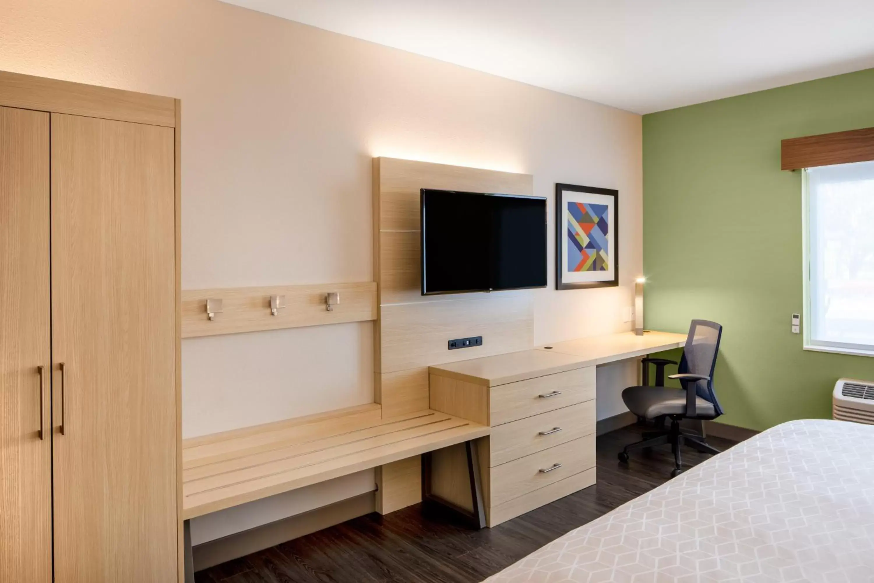 Photo of the whole room, TV/Entertainment Center in Holiday Inn Express & Suites - Ft Myers Beach-Sanibel Gateway, an IHG Hotel