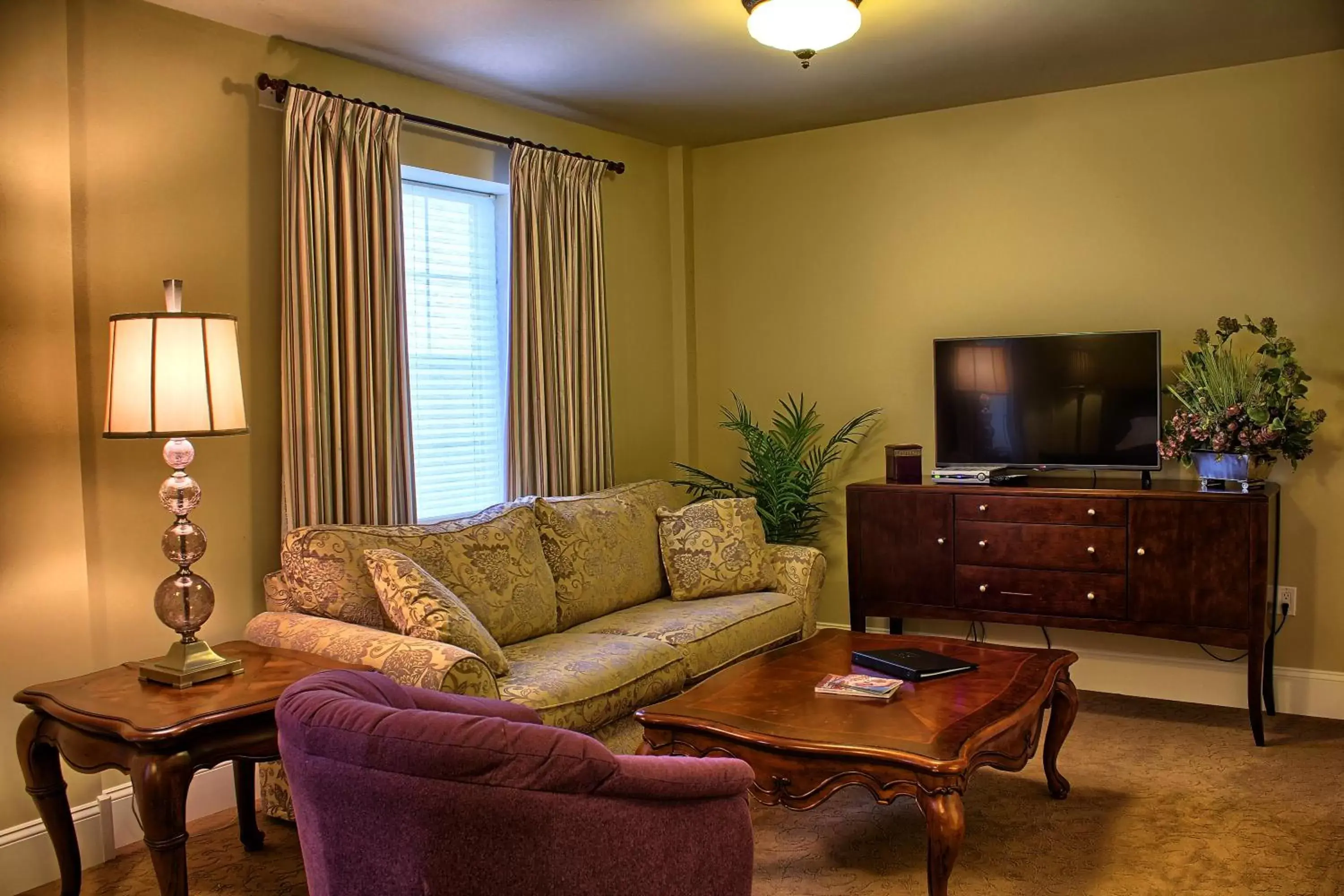 Seating Area in Grant Hall Hotel