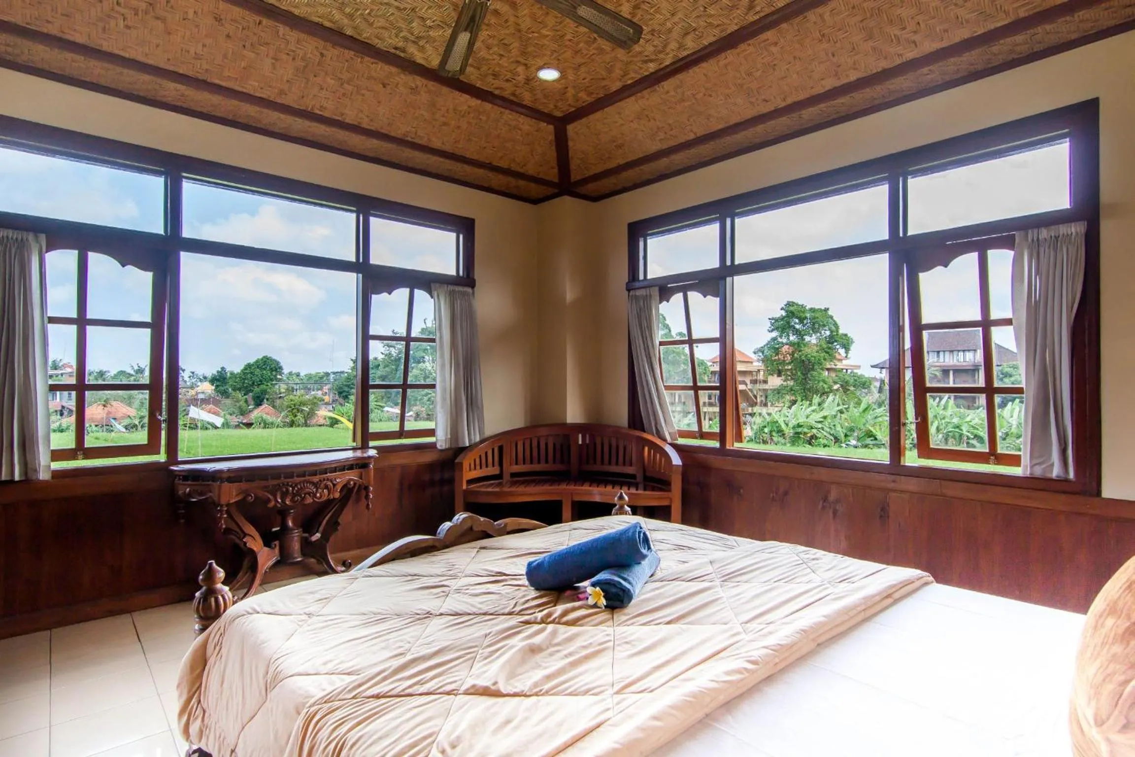 Decorative detail, Bed in Ganesha Ubud Inn