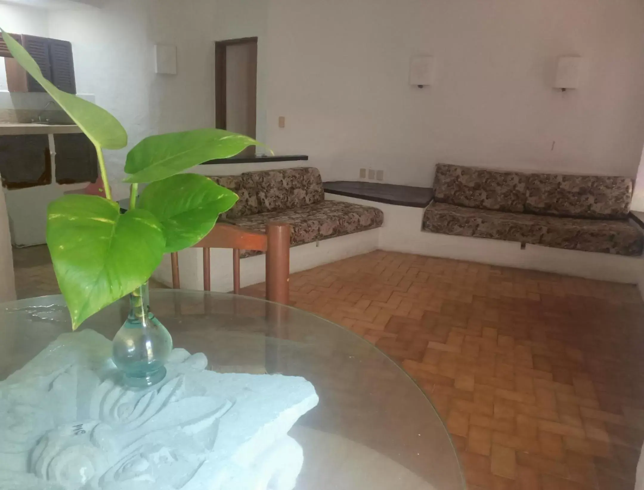 Communal lounge/ TV room in hotel plaza tucanes