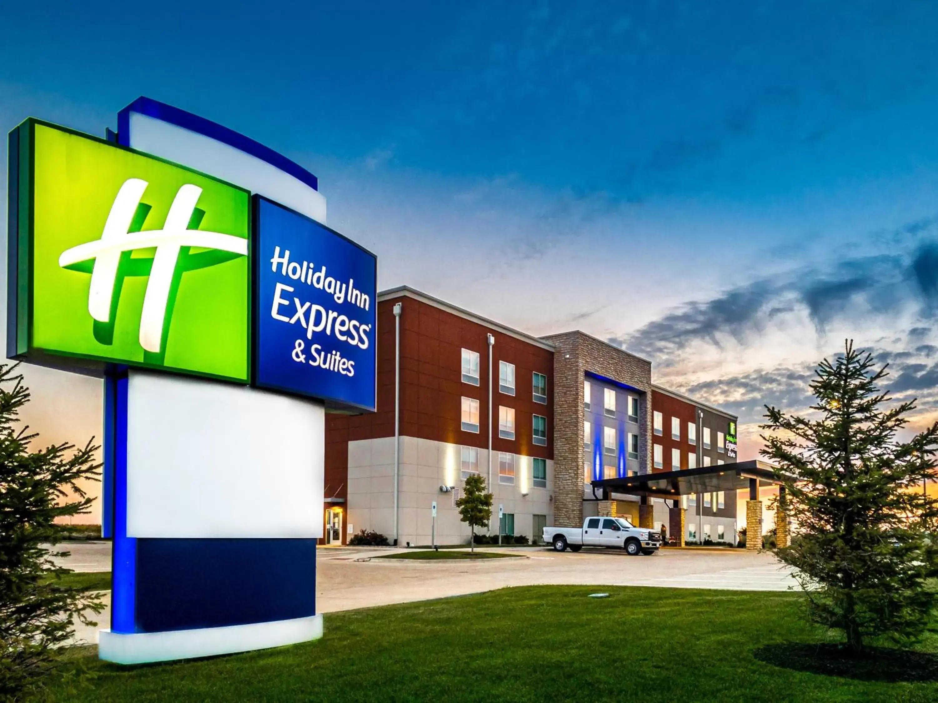 Property Building in Holiday Inn Express & Suites - Rantoul, an IHG Hotel