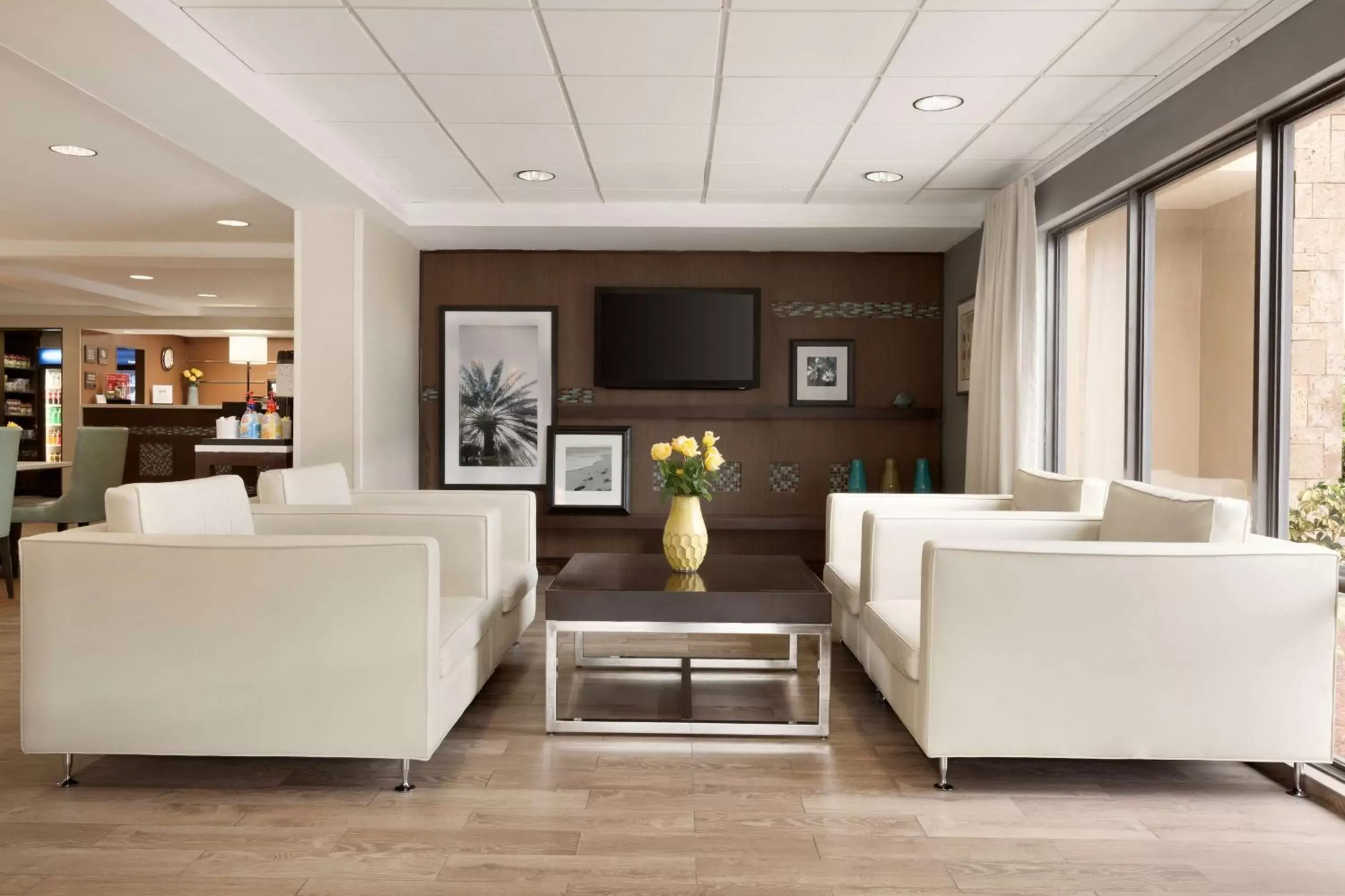 Lobby or reception, Seating Area in Hampton Inn Miami-Airport West
