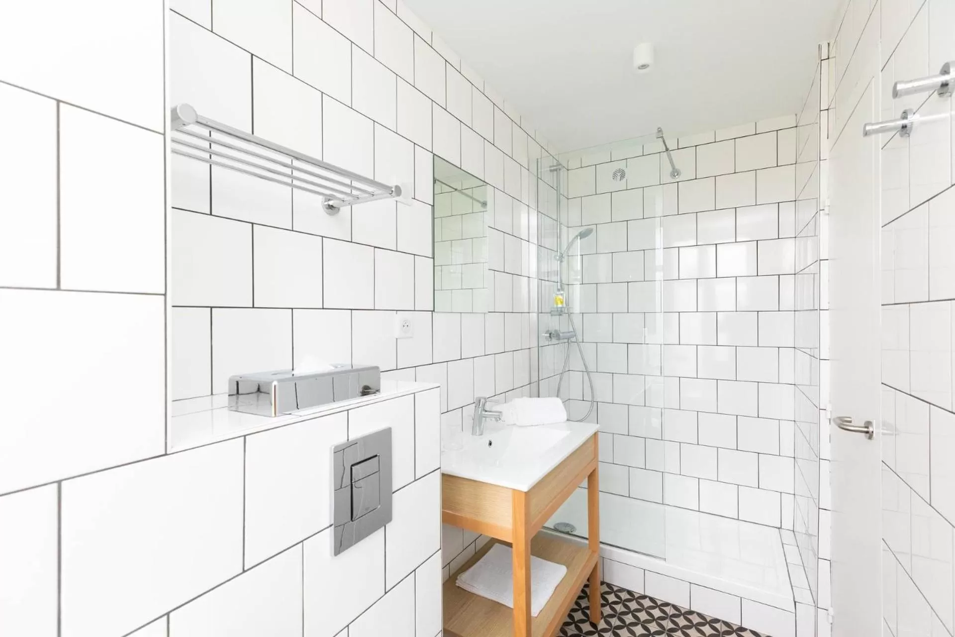 Bathroom in Hôtel Stanley by HappyCulture