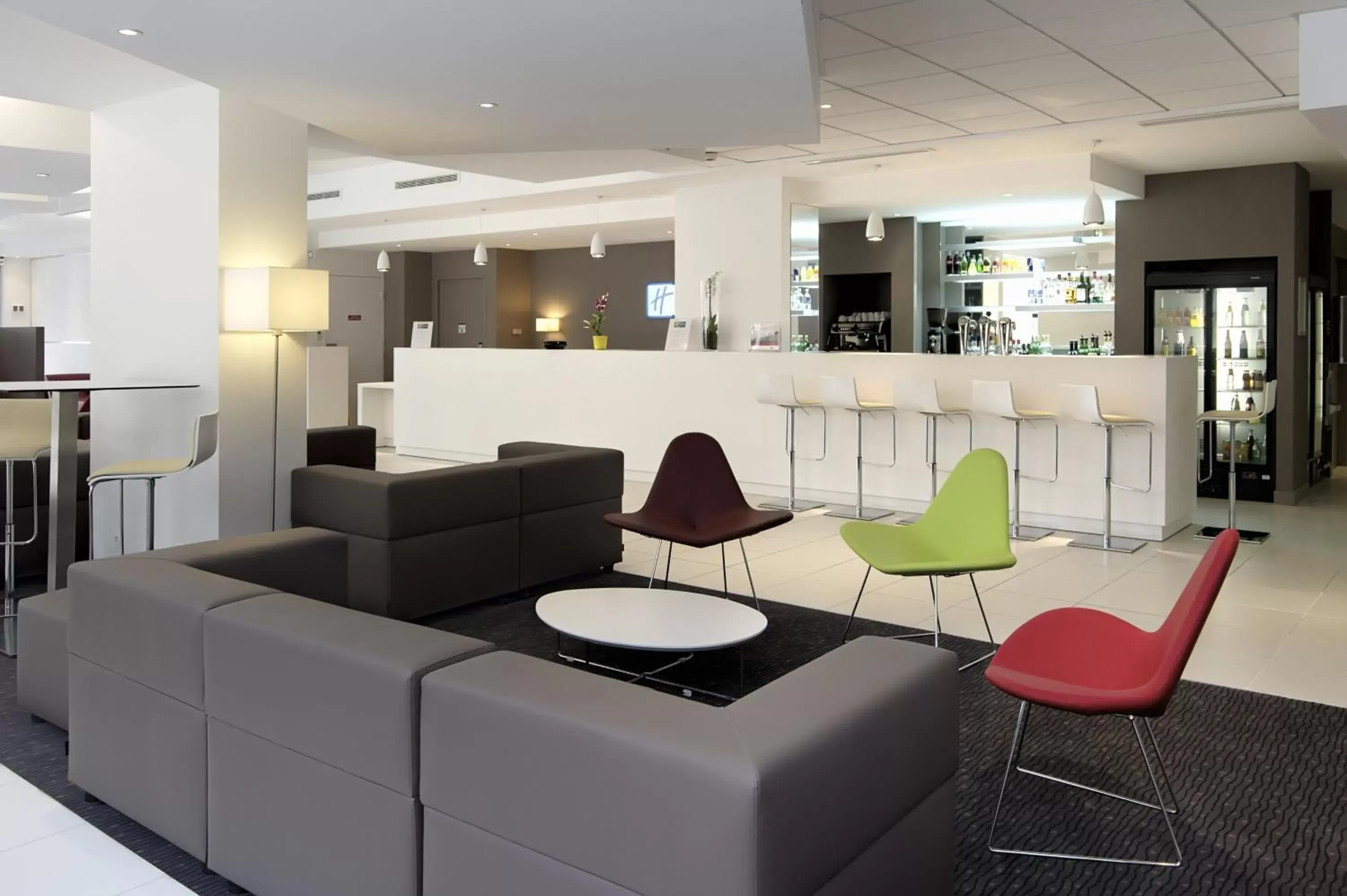 Lounge or bar, Lobby/Reception in Holiday Inn Express Lille Centre, an IHG Hotel