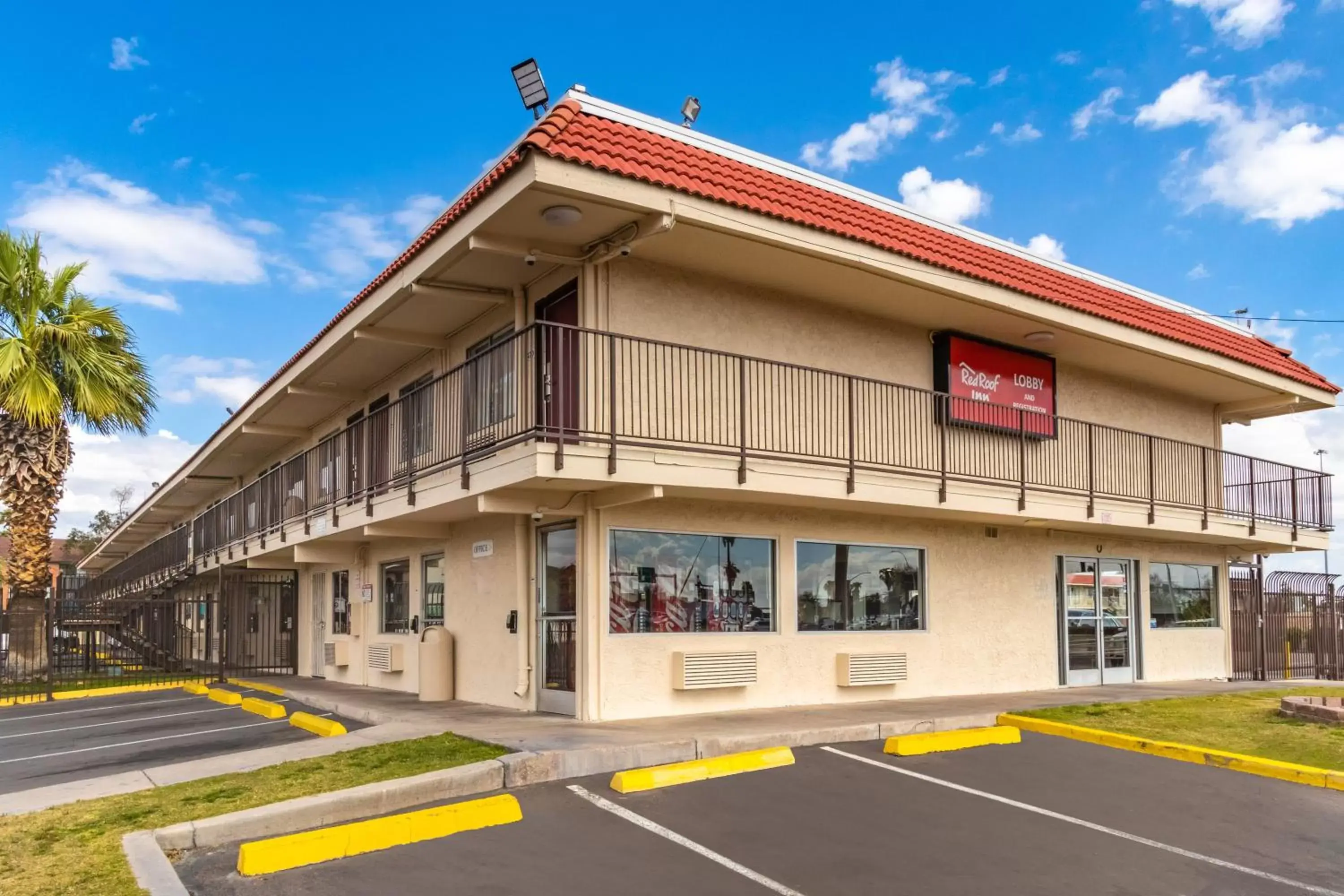 Property building, Facade/Entrance in Red Roof Inn Phoenix- Midtown