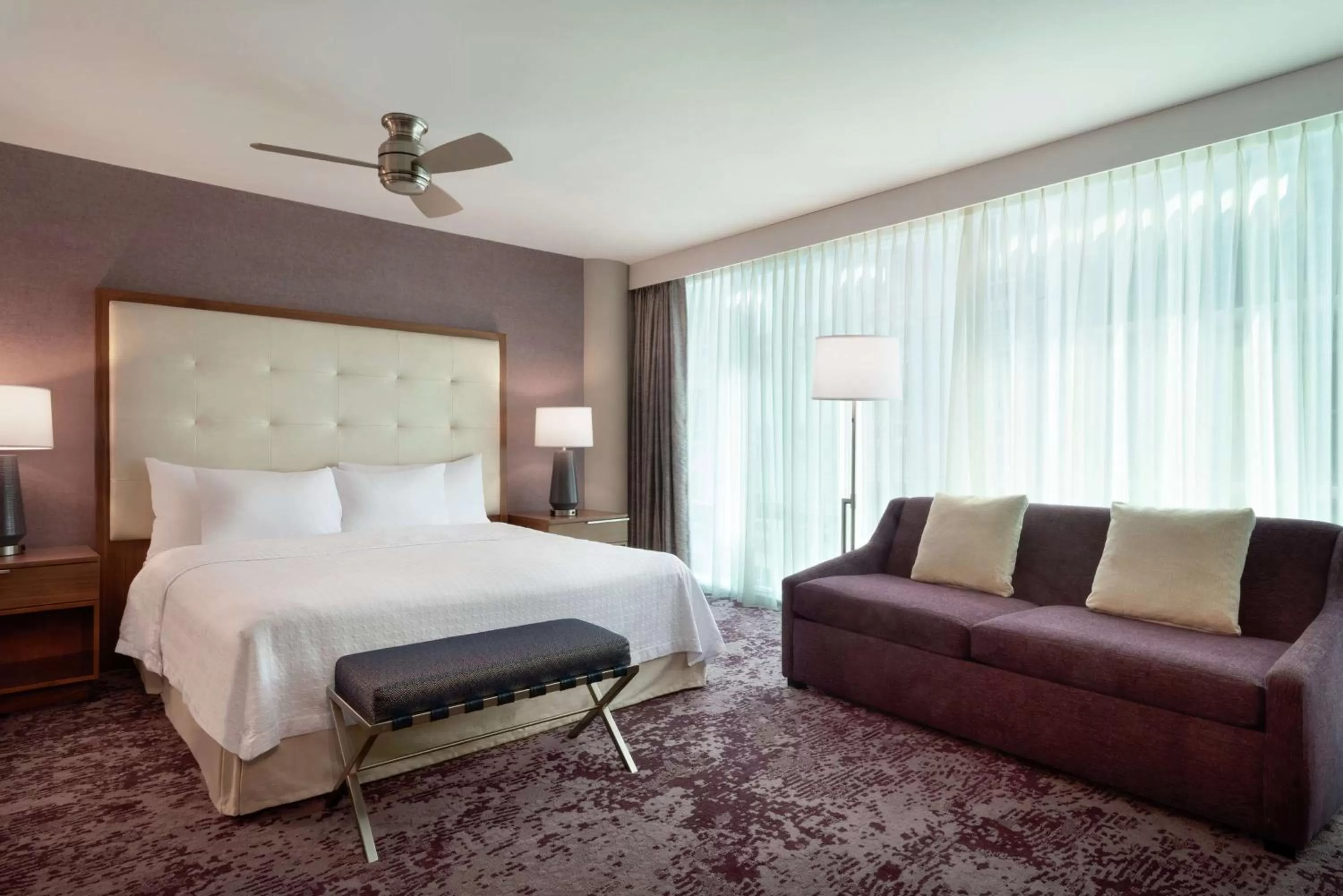 Living room, Bed in Homewood Suites By Hilton Chicago Downtown South Loop