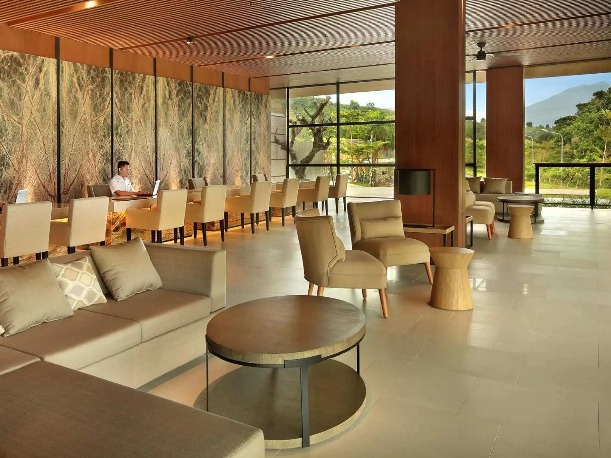 Lobby or reception in Royal Tulip Gunung Geulis Resort and Golf