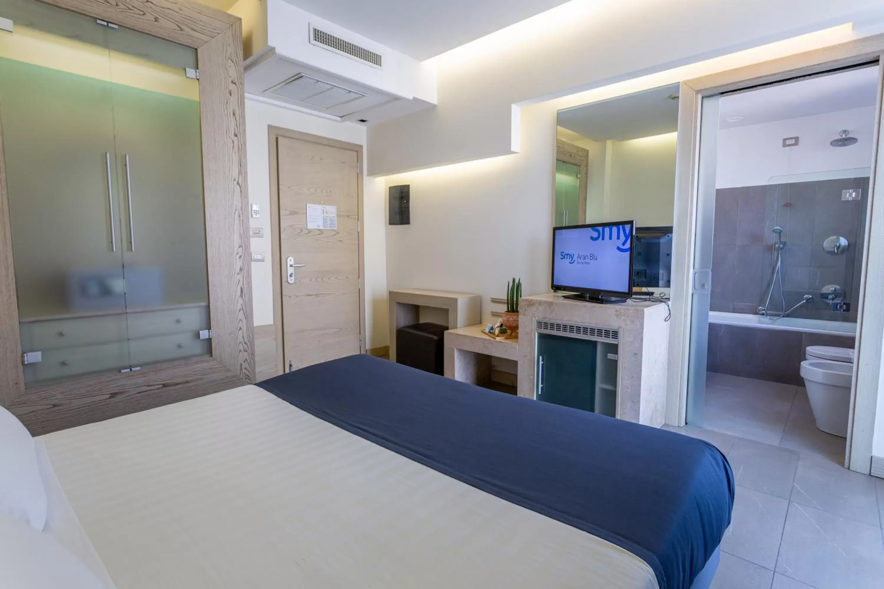Bedroom, Bed in Smy Aran Blu Roma Mare