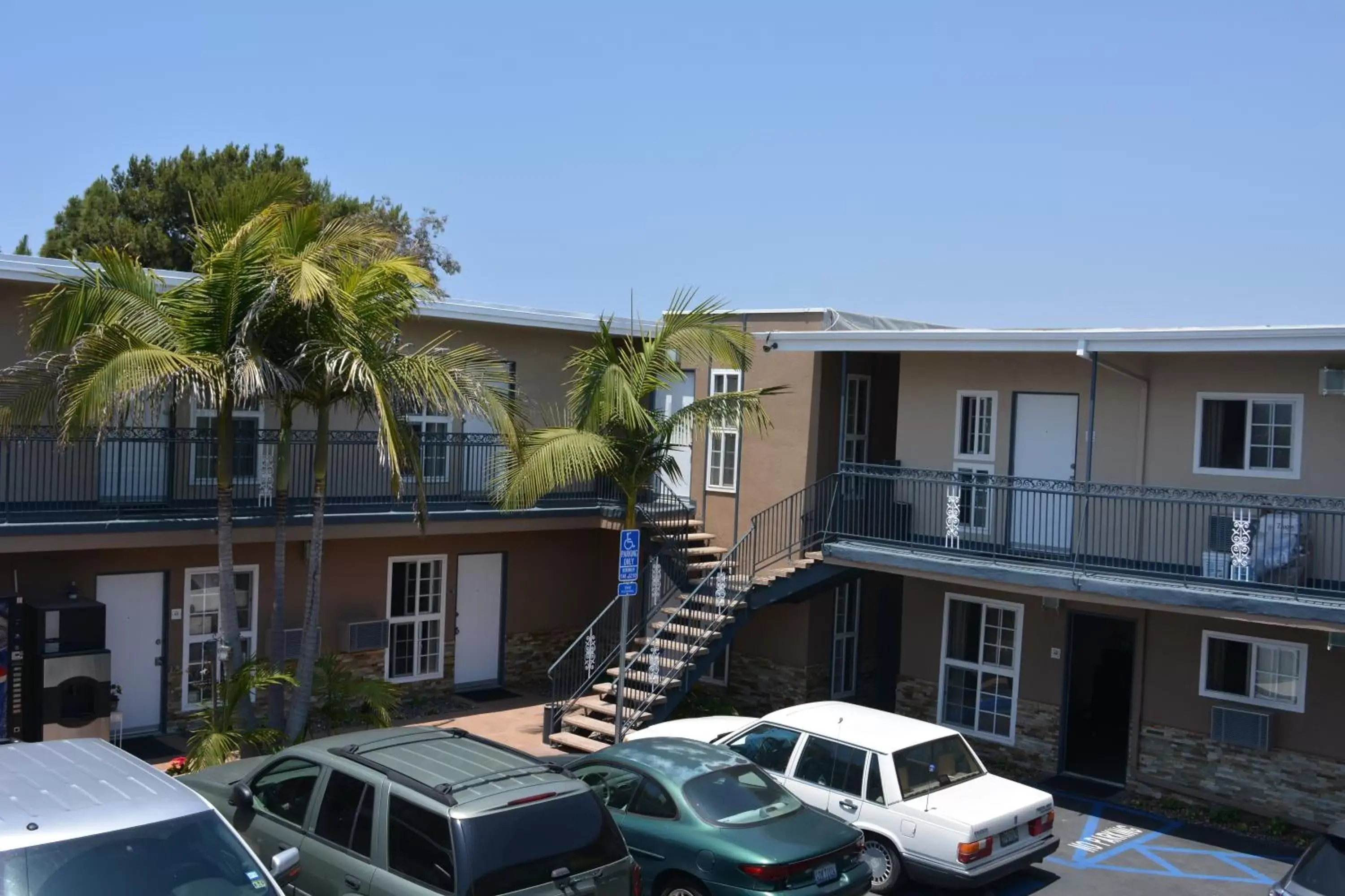 Day, Property Building in Seaside Motel