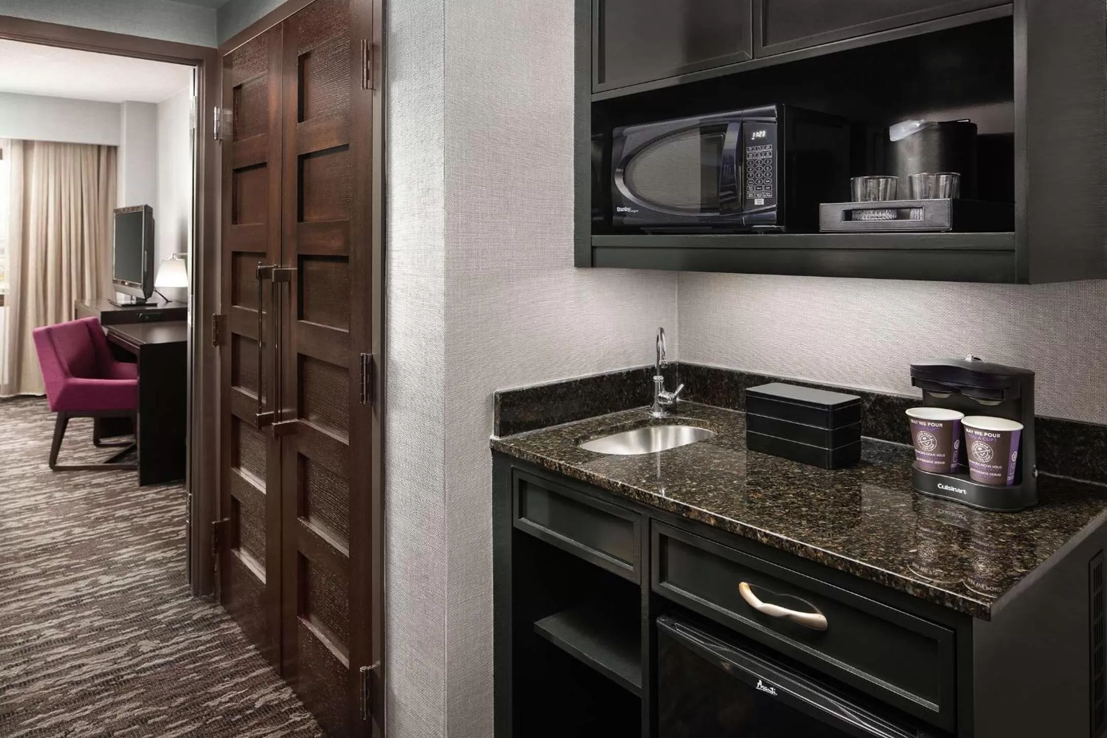 Kitchen or kitchenette in Embassy Suites by Hilton Crystal City National Airport