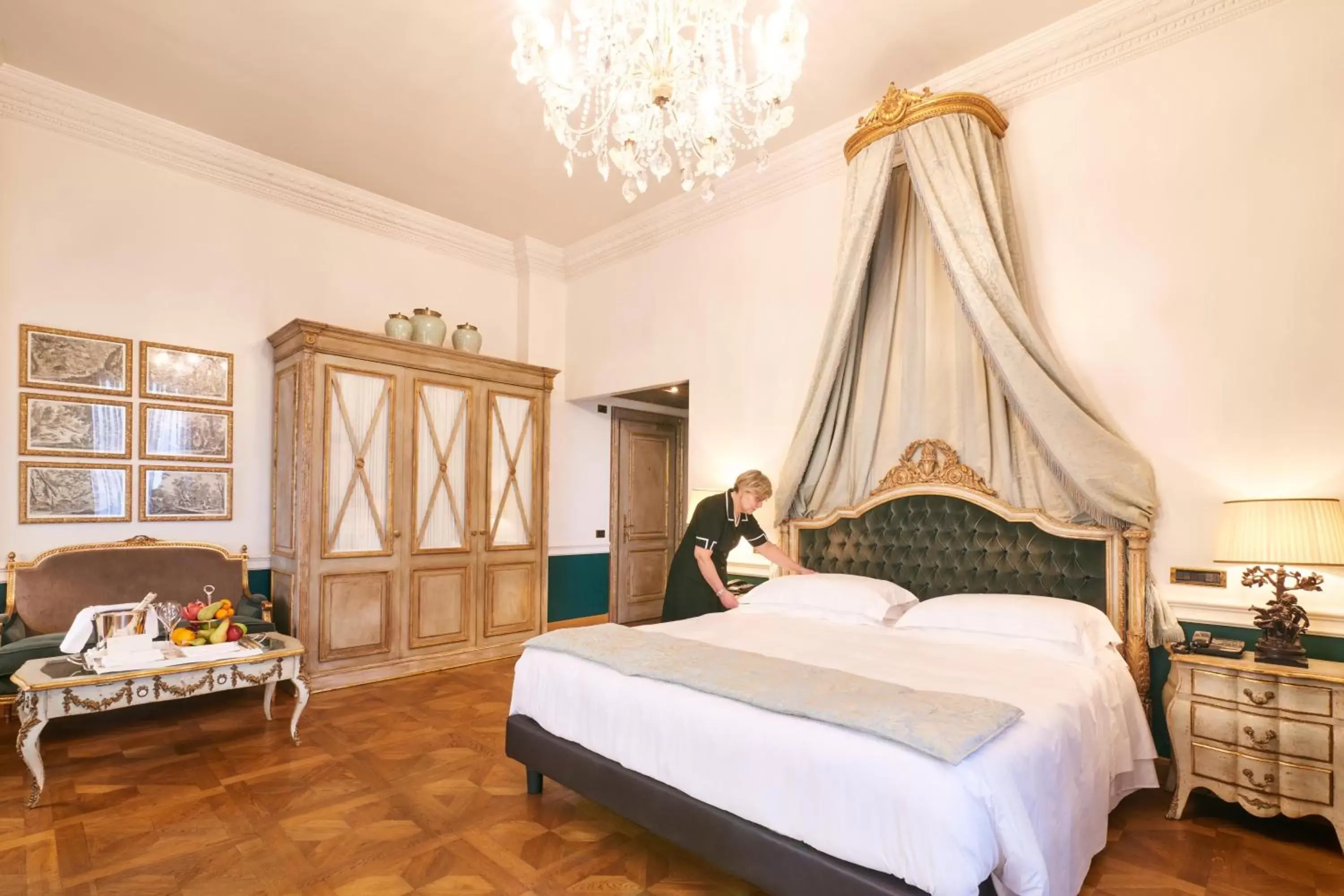 Staff, Bed in Hotel de la Ville Monza - Small Luxury Hotels of the World