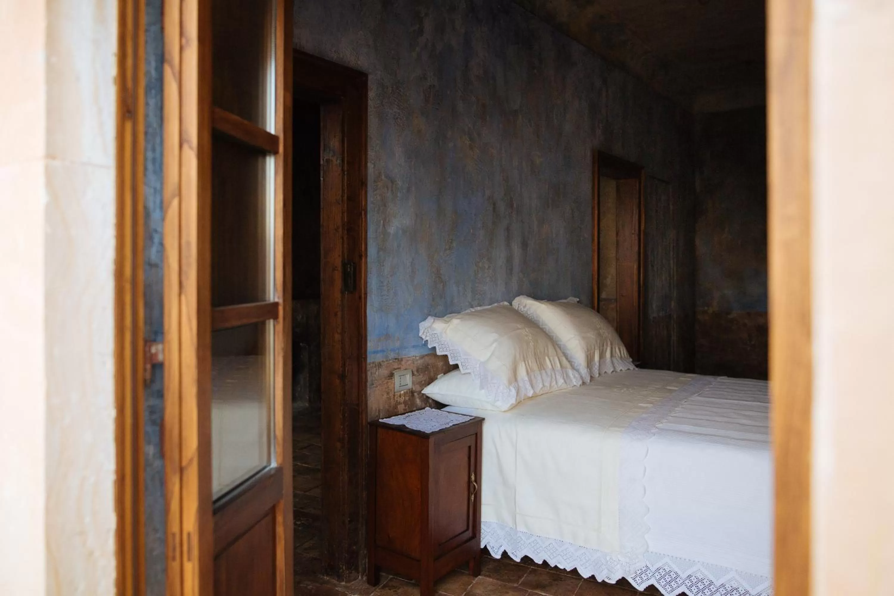 Photo of the whole room, Bed in Charme in Perillis