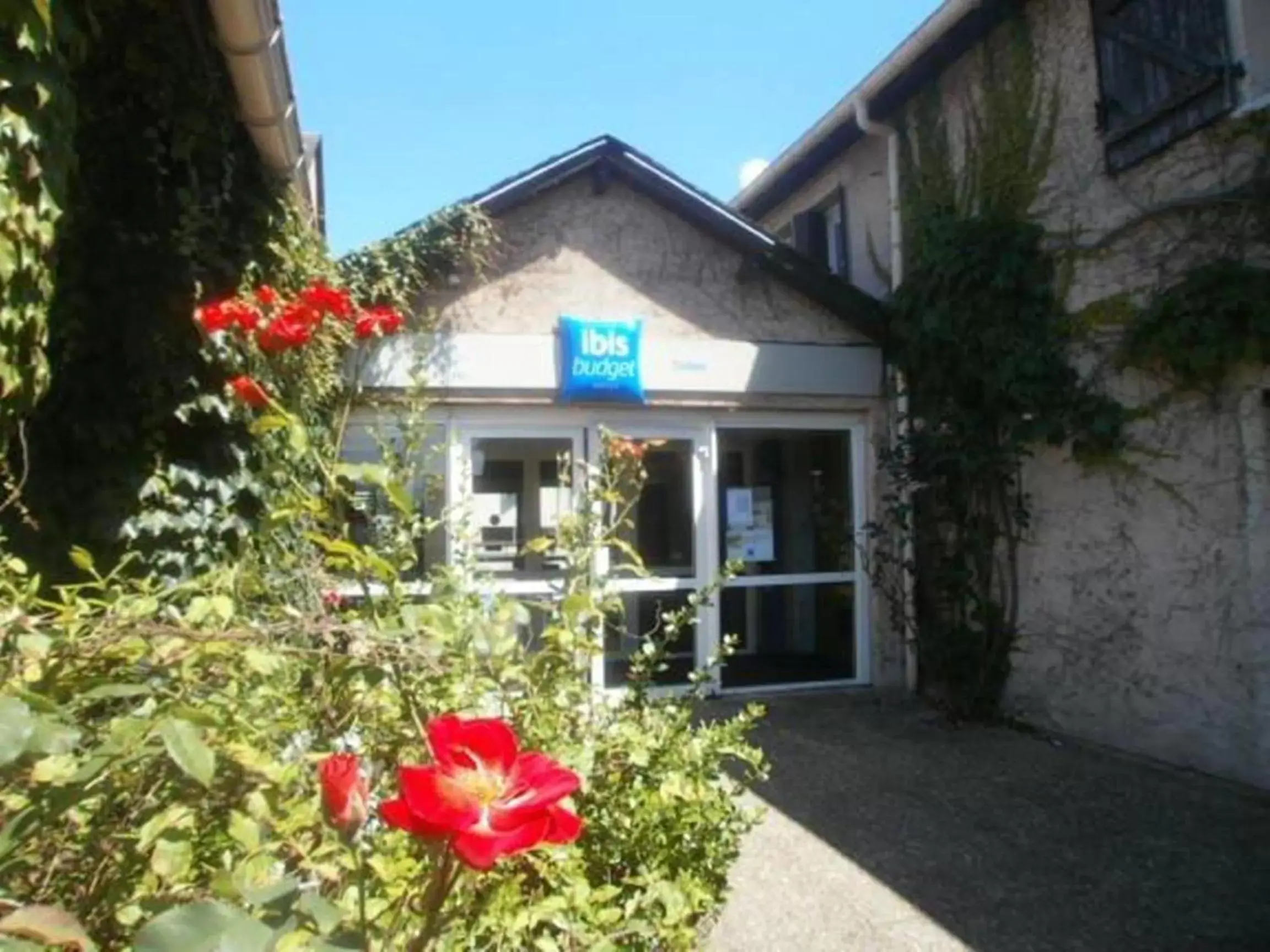 Facade/entrance, Property Building in ibis budget Tarbes