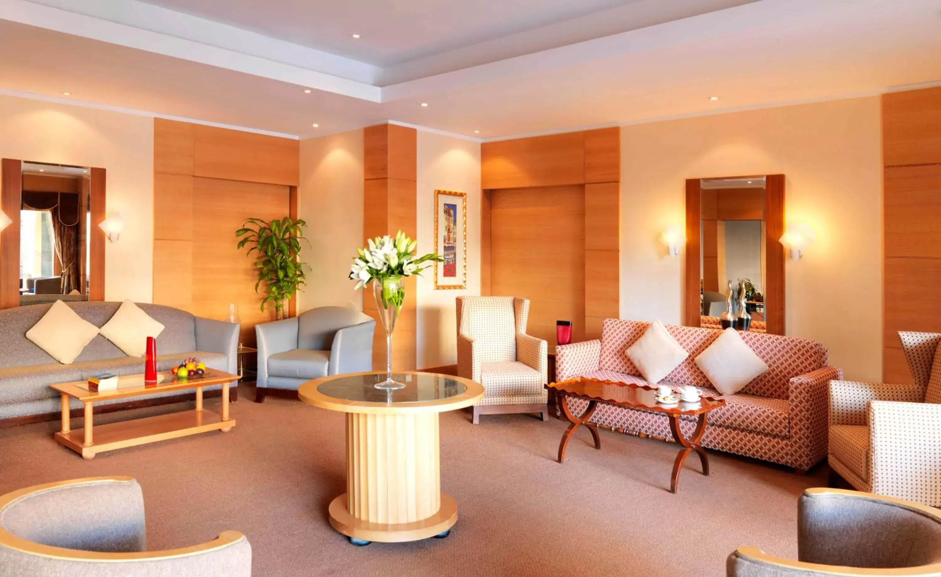 Lounge or bar, Lobby/Reception in Radisson Blu Hotel, Riyadh