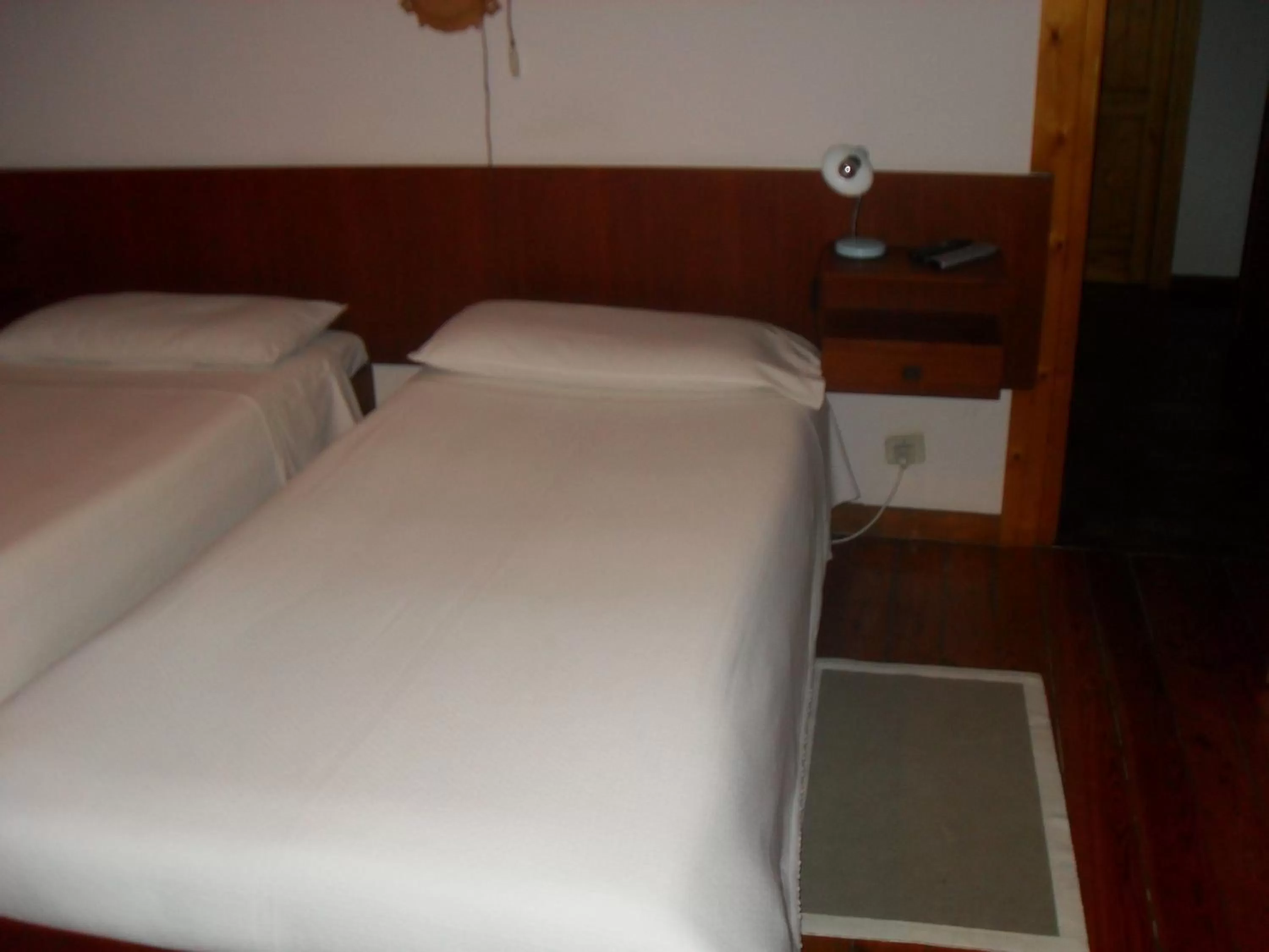 Bed in Albergo La Genzianella