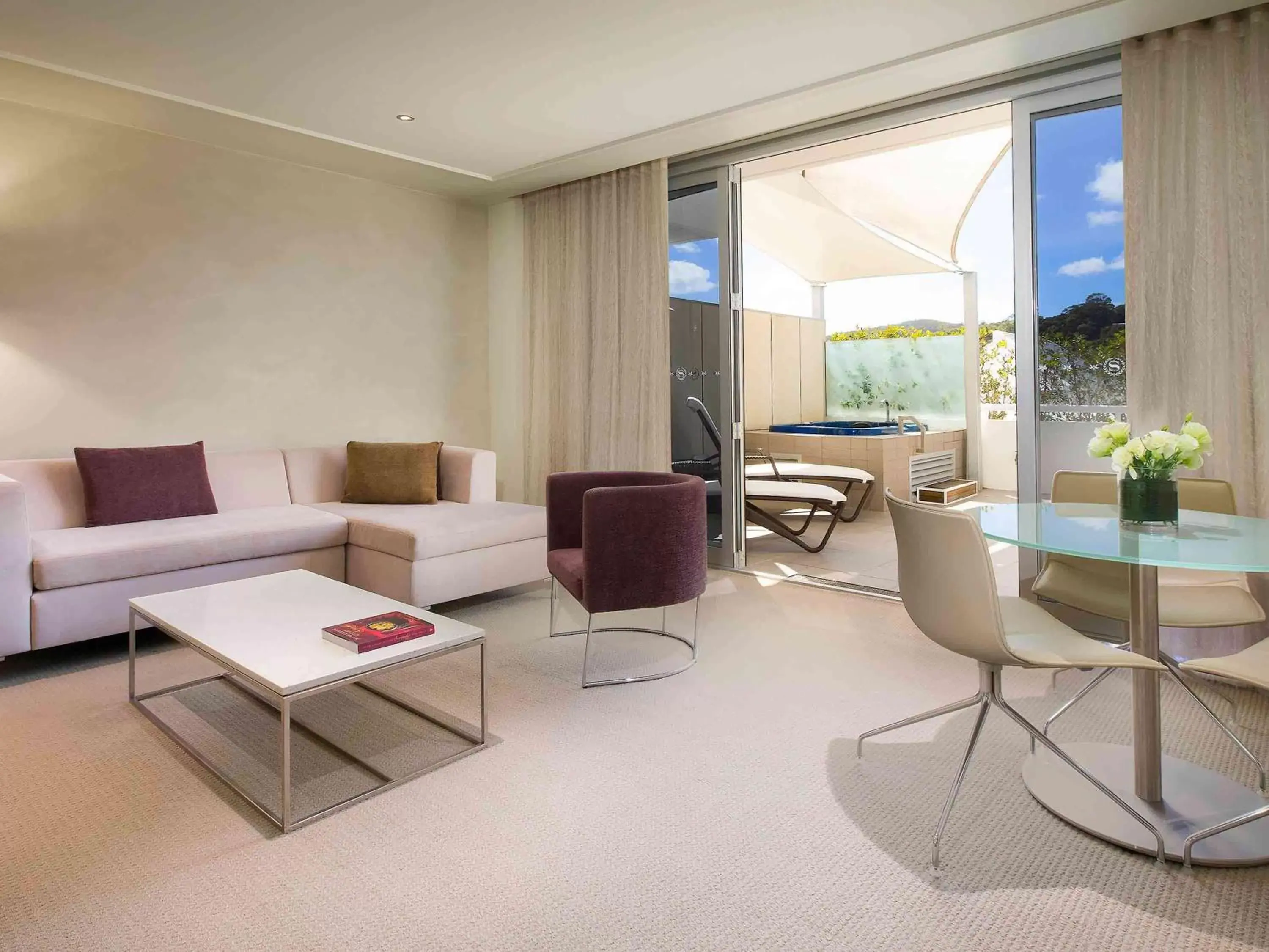 Photo of the whole room, Seating Area in Sofitel Noosa Pacific Resort