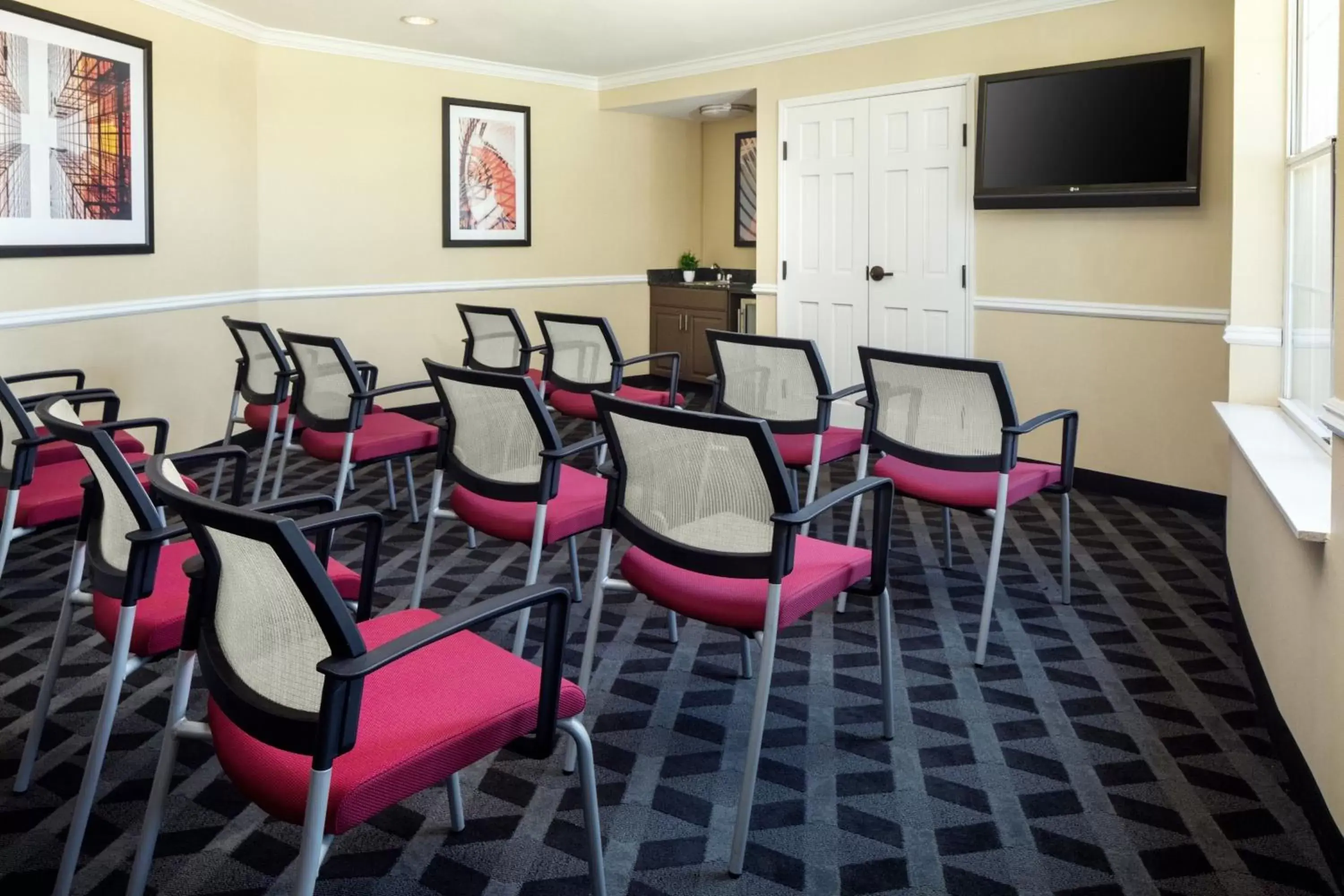 Meeting/conference room in TownePlace Suites by Marriott Springfield