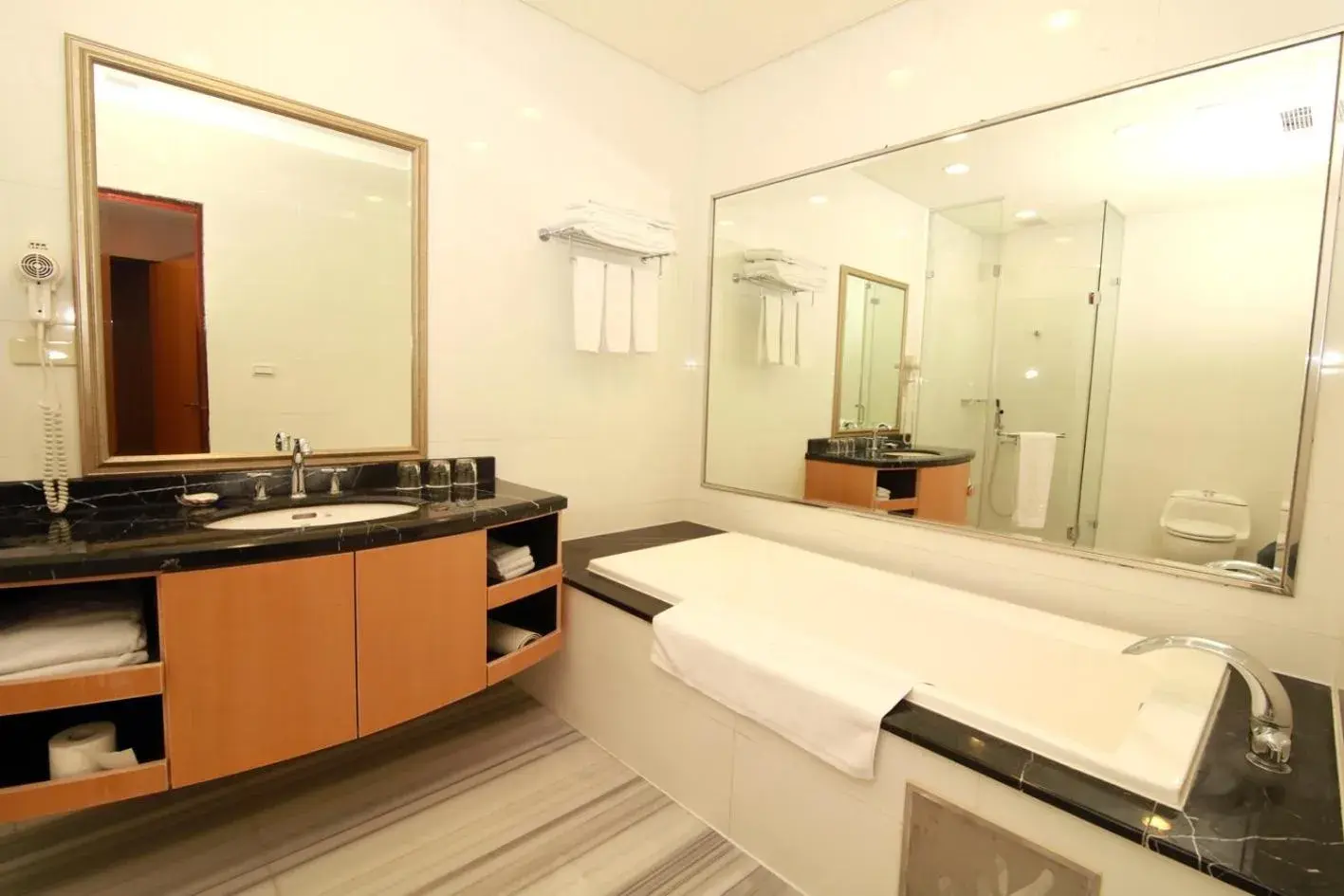 Bathroom in Queena Plaza Hotel