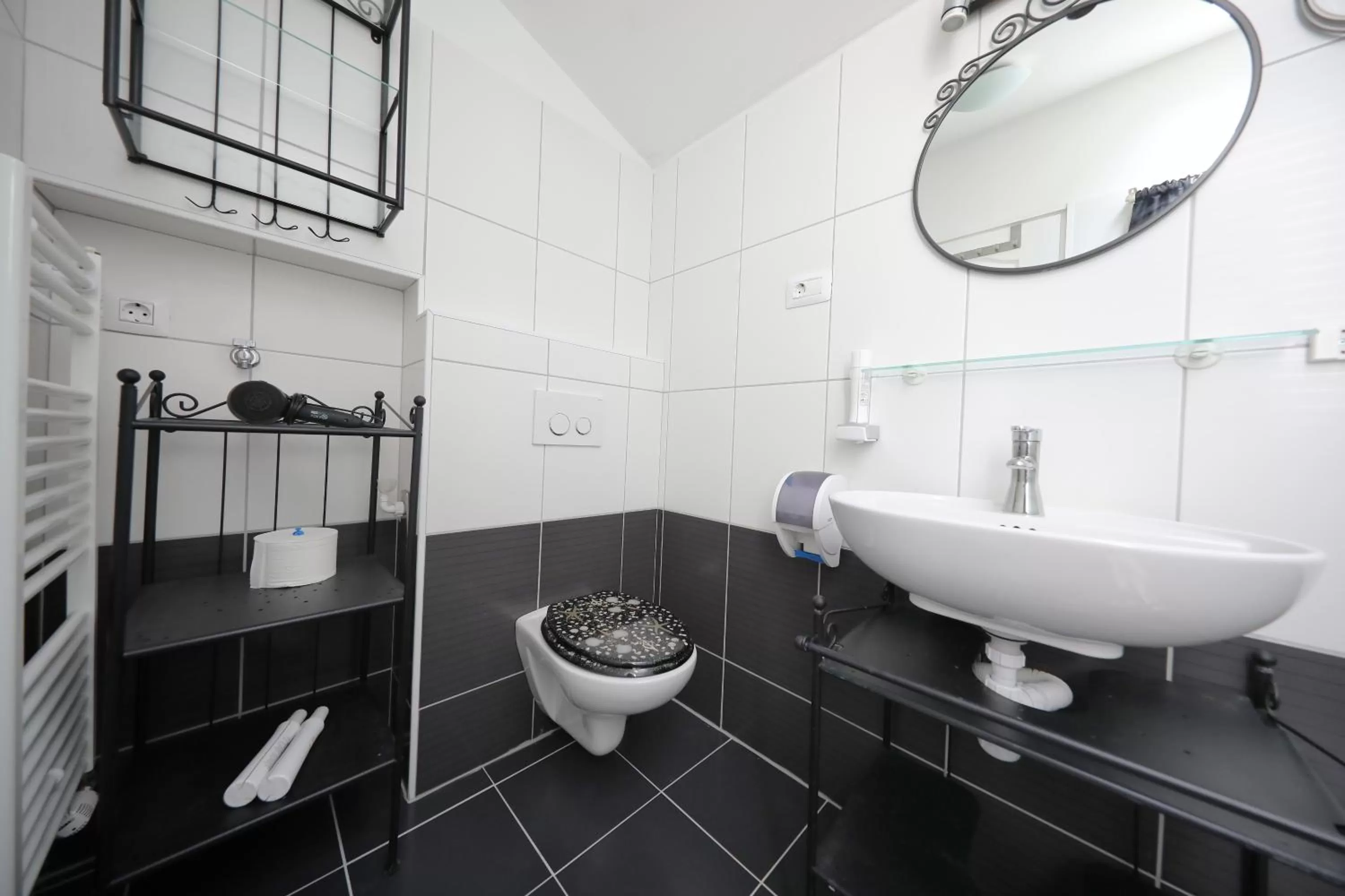 Toilet in Central Apartments Integrated Hotel