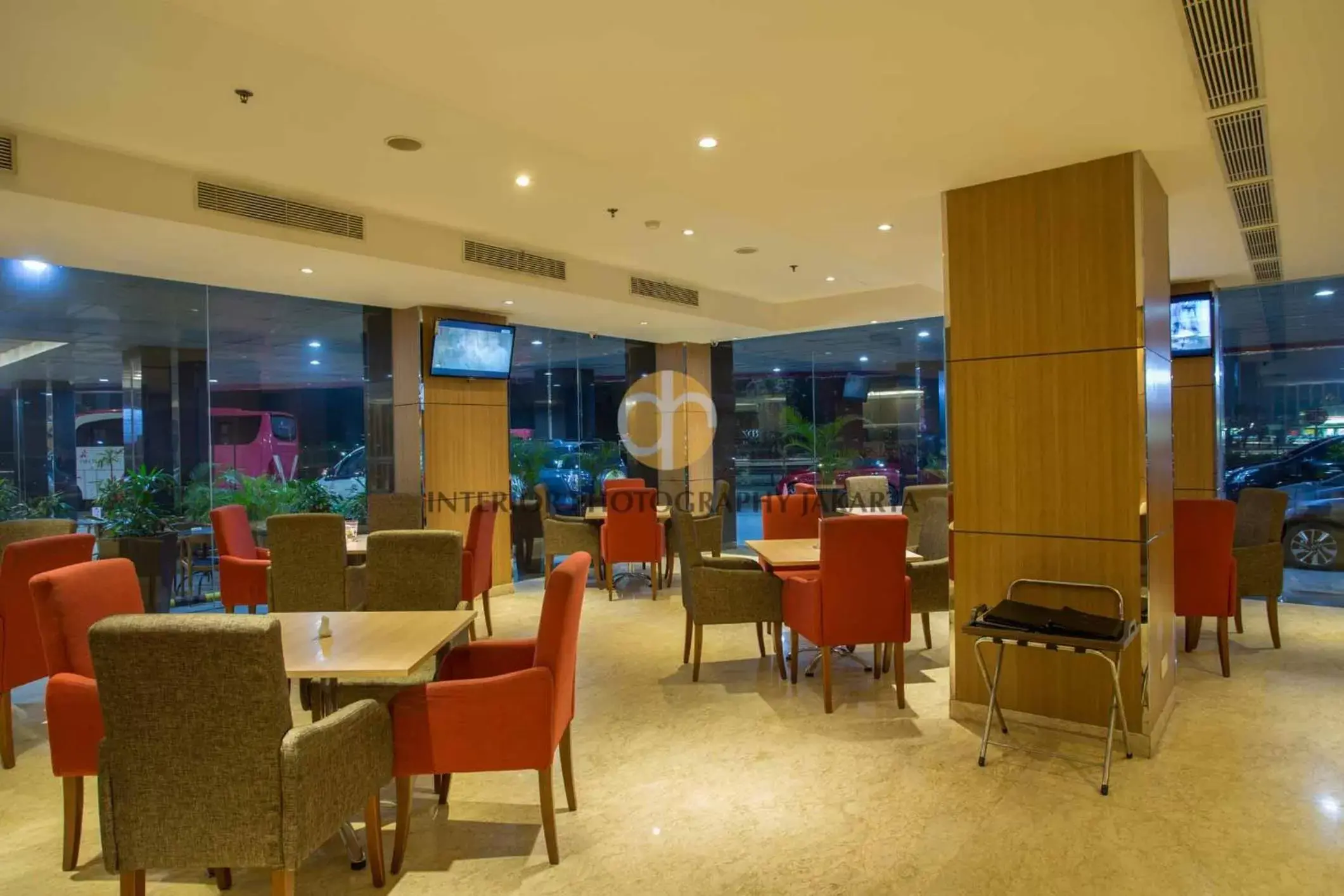 Restaurant/Places to Eat in Orchardz Hotel Bandara