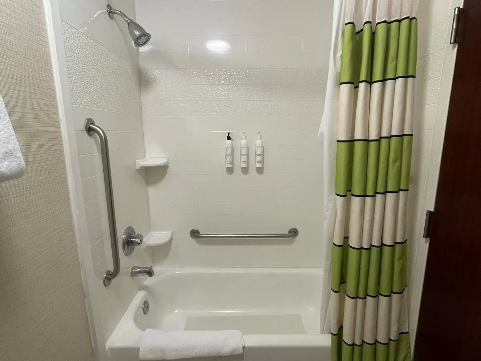 Bath, Bathroom in Fairfield Inn and Suites by Marriott Potomac Mills Woodbridge