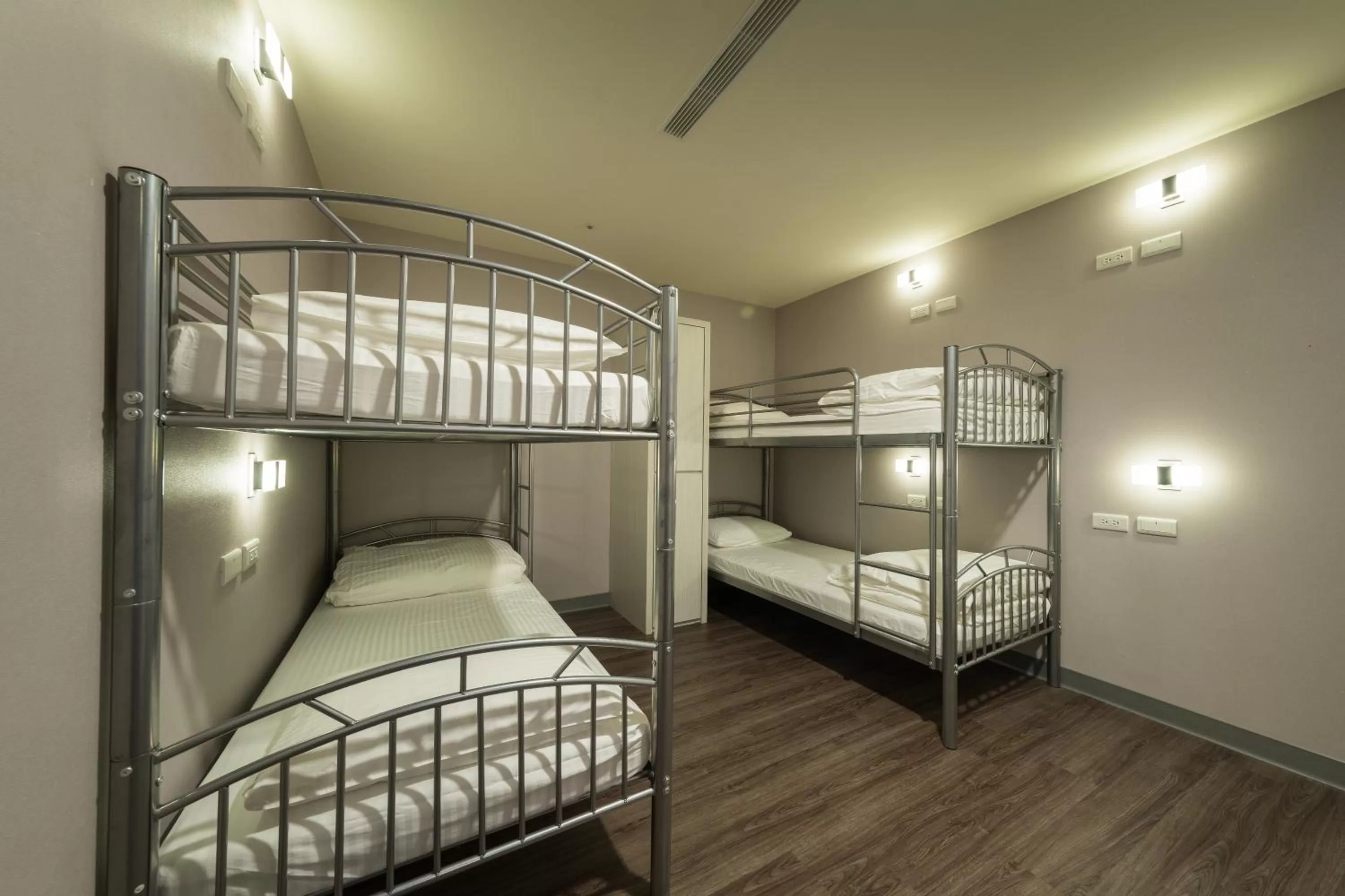 bunk bed, Bed in Skyone Hotel