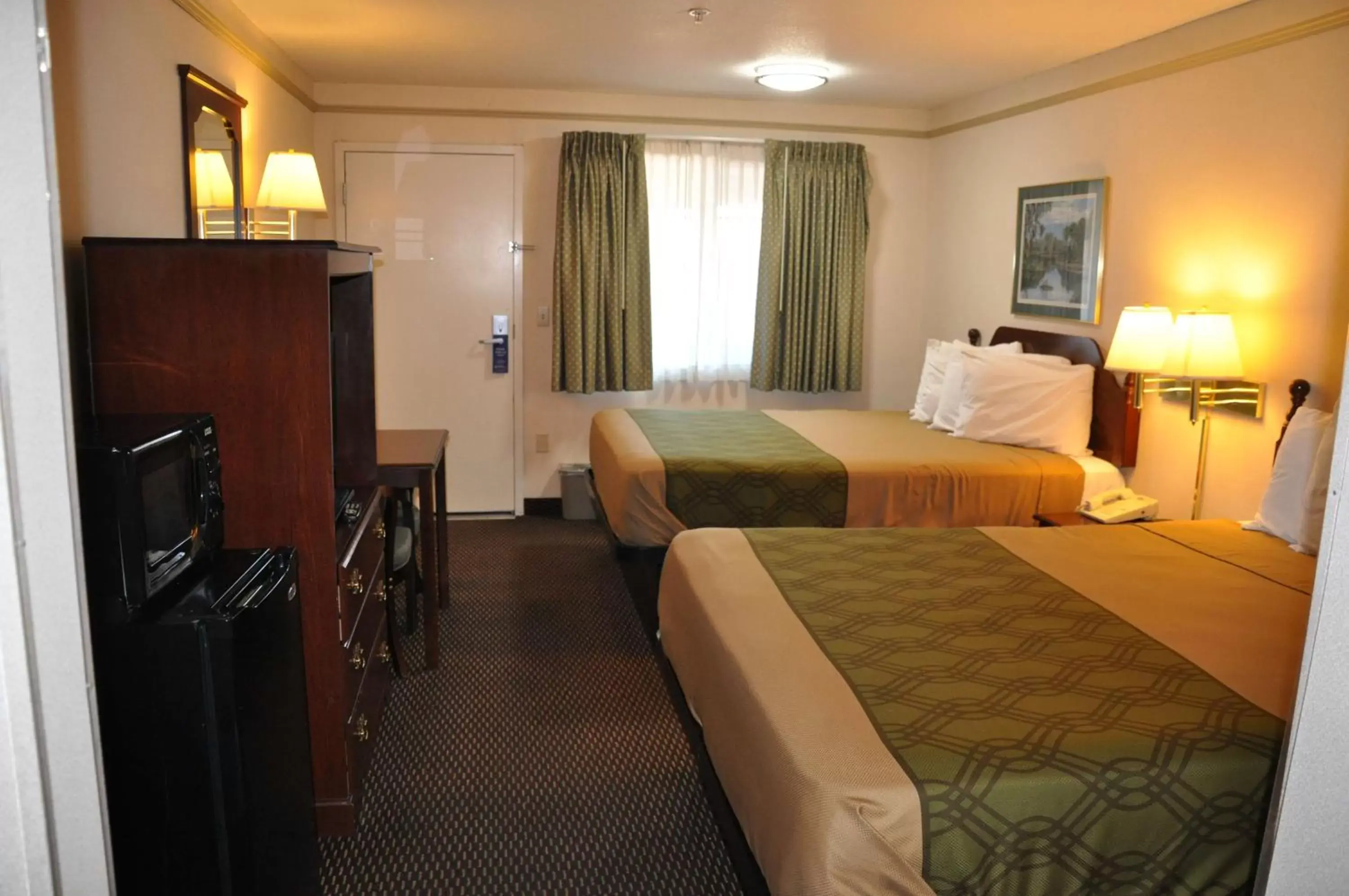Bedroom, Bed in SureStay Hotel by Best Western Castro Valley