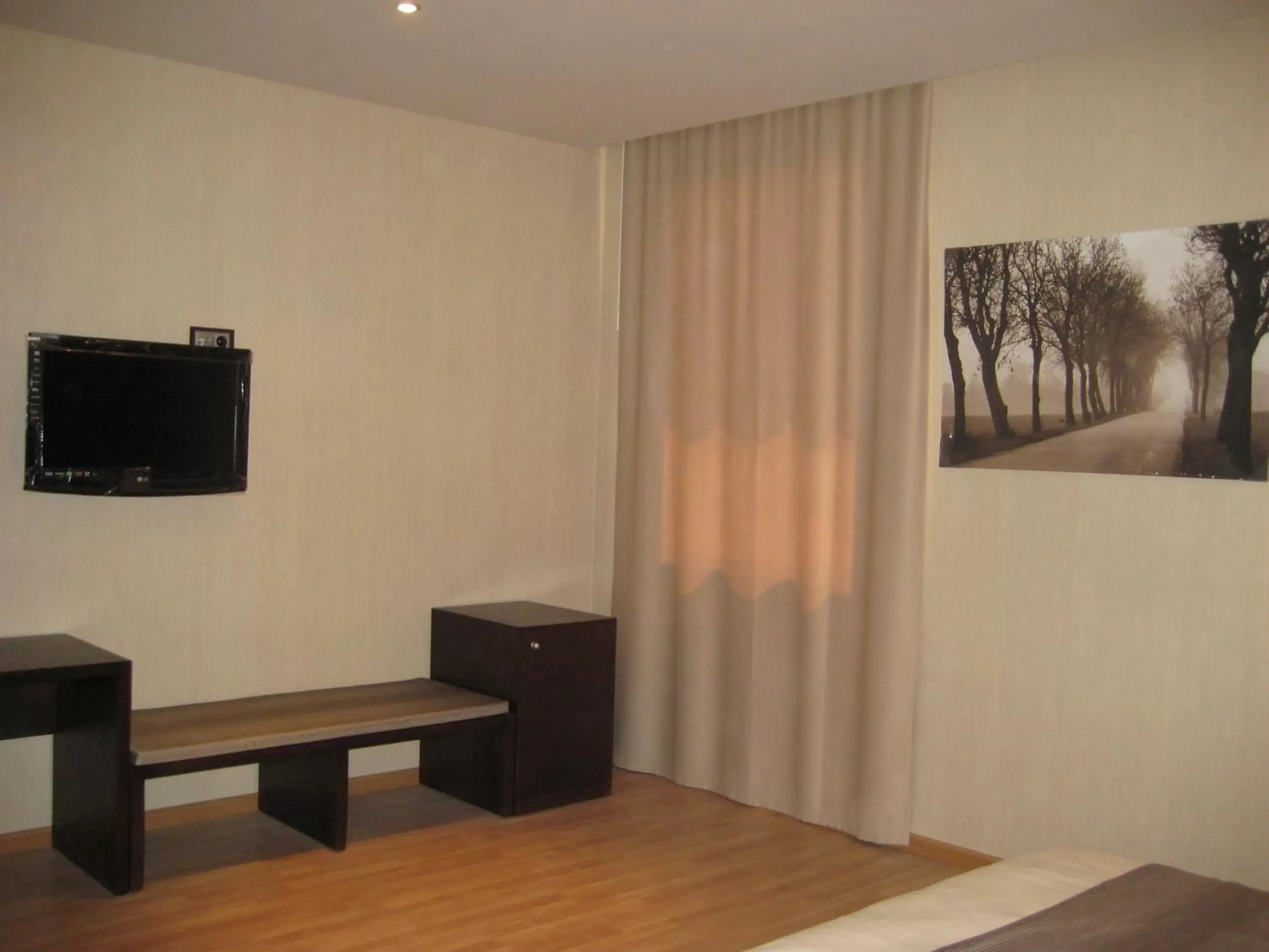 Photo of the whole room, TV/Entertainment Center in Dinastia