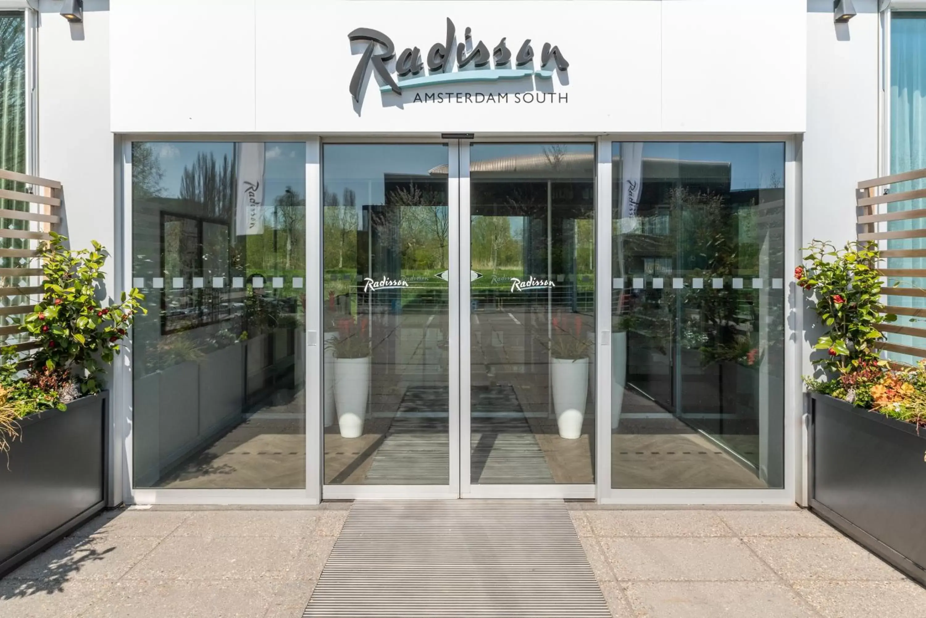 Facade/entrance in Radisson Hotel & Suites Amsterdam South