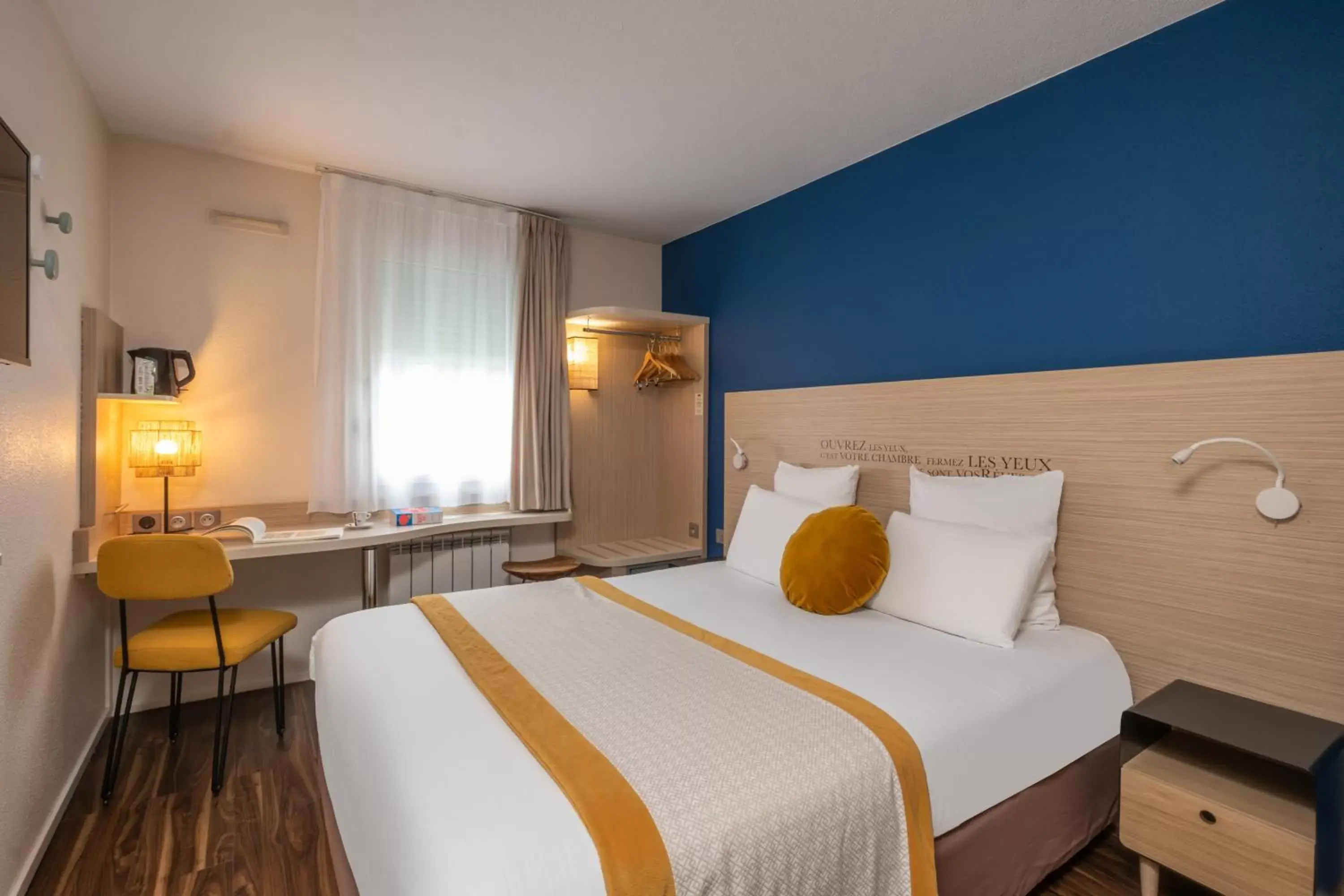 Photo of the whole room, Bed in Kyriad Lyon Est - Bron Eurexpo Le Cottage Photo of the whole room, Bed in Kyriad Lyon Est - Bron Eurexpo Le Cottage