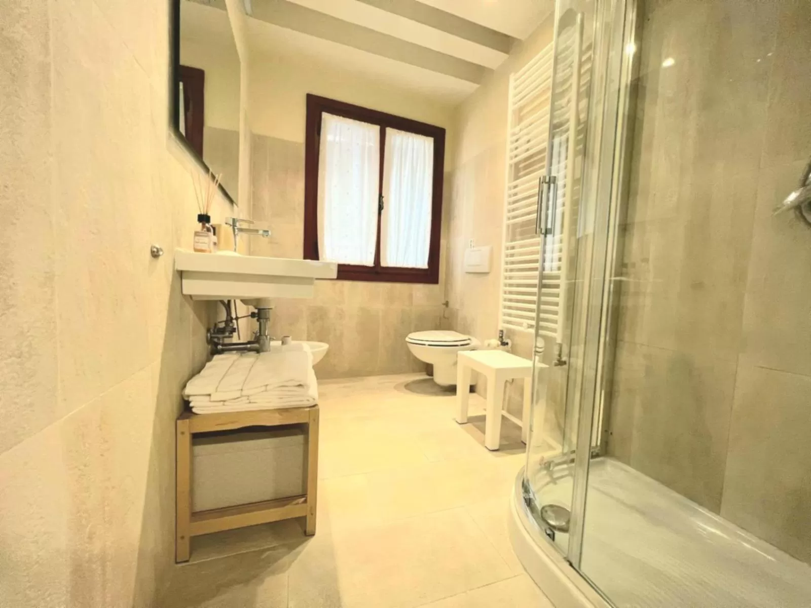 Shower in Corte del Doge di Rialto