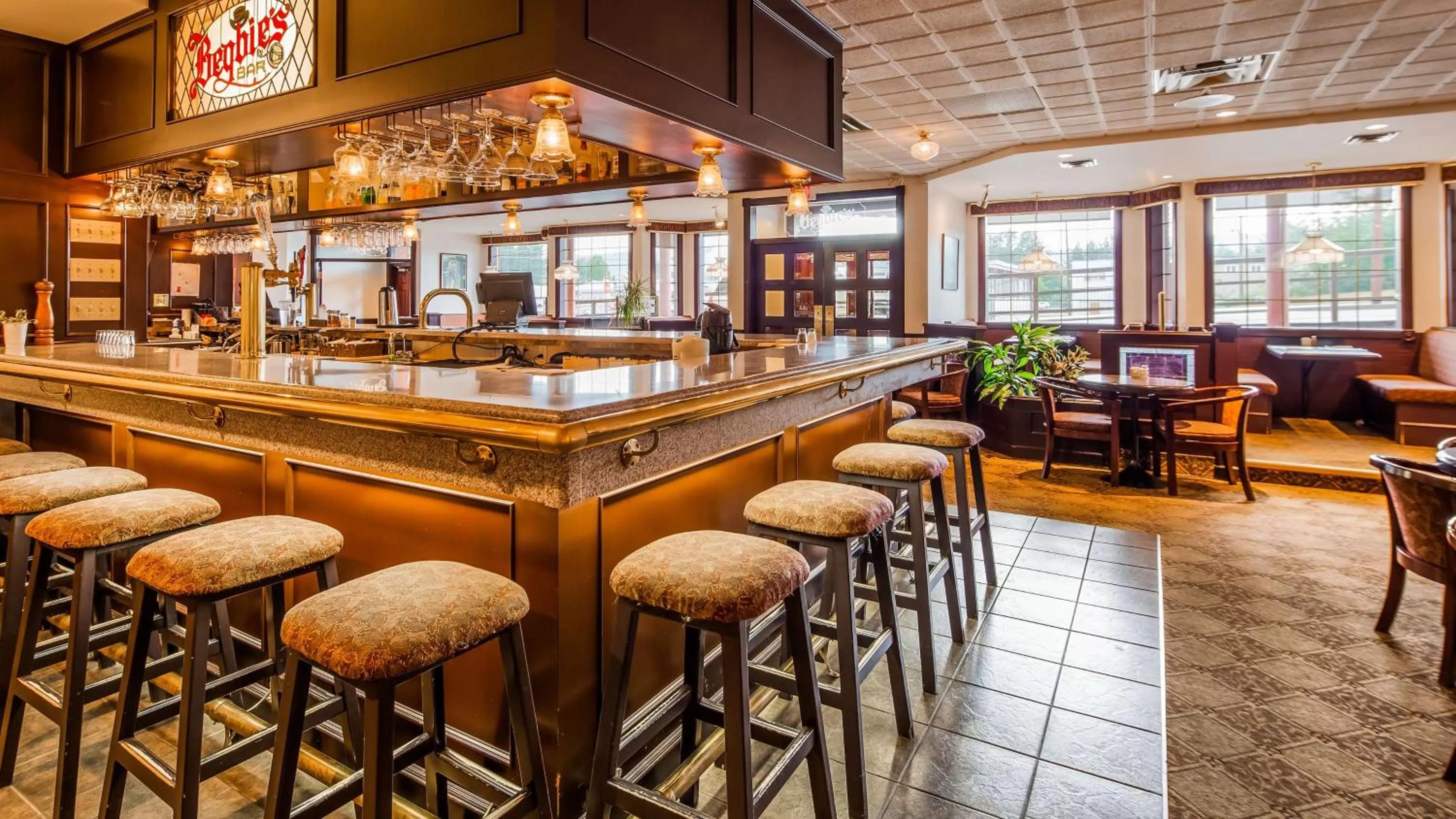 Lounge or bar in Tower Inn & Suites