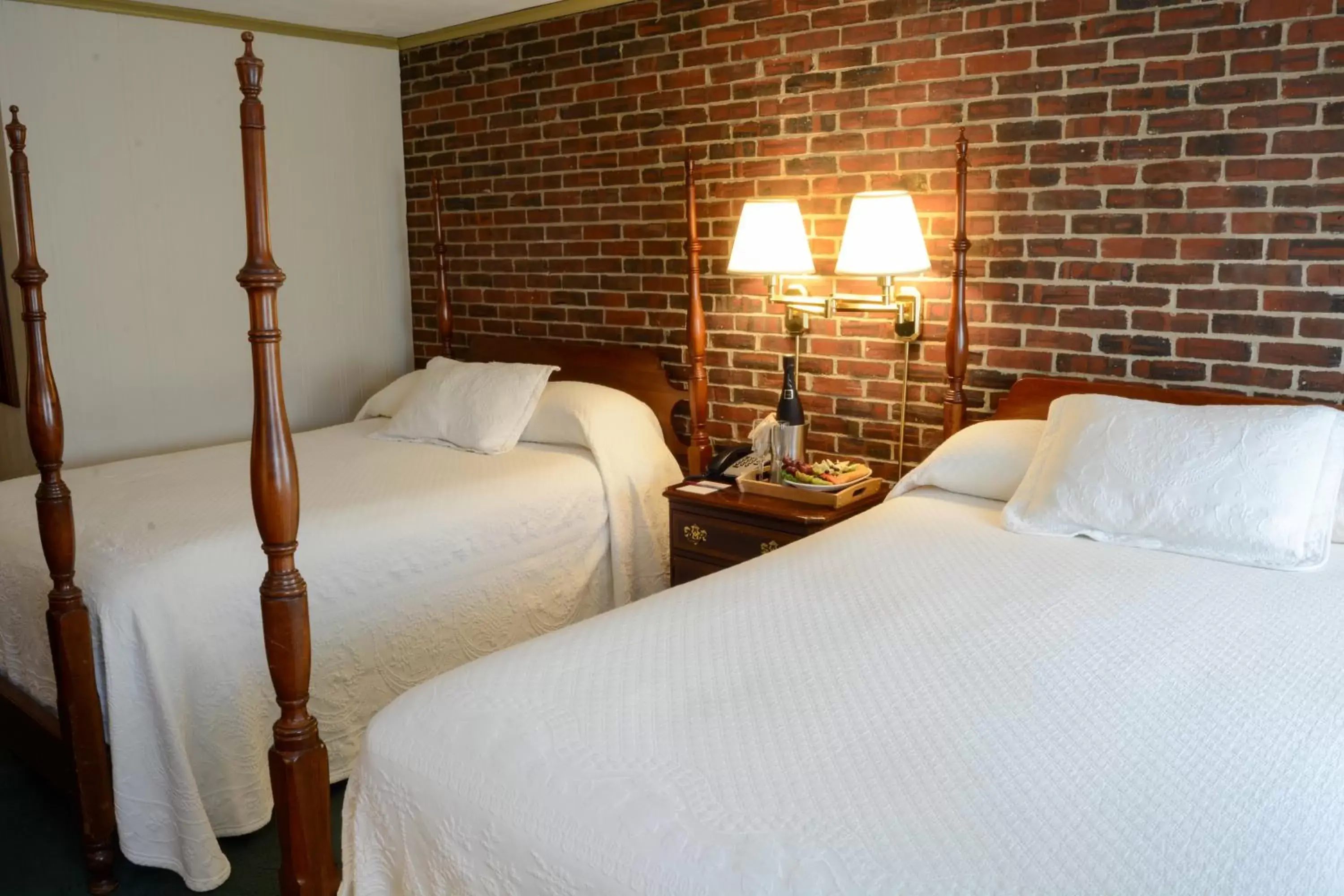 Double Room - Above Lounge - Second Floor in Lamies Inn & The Old Salt Tavern