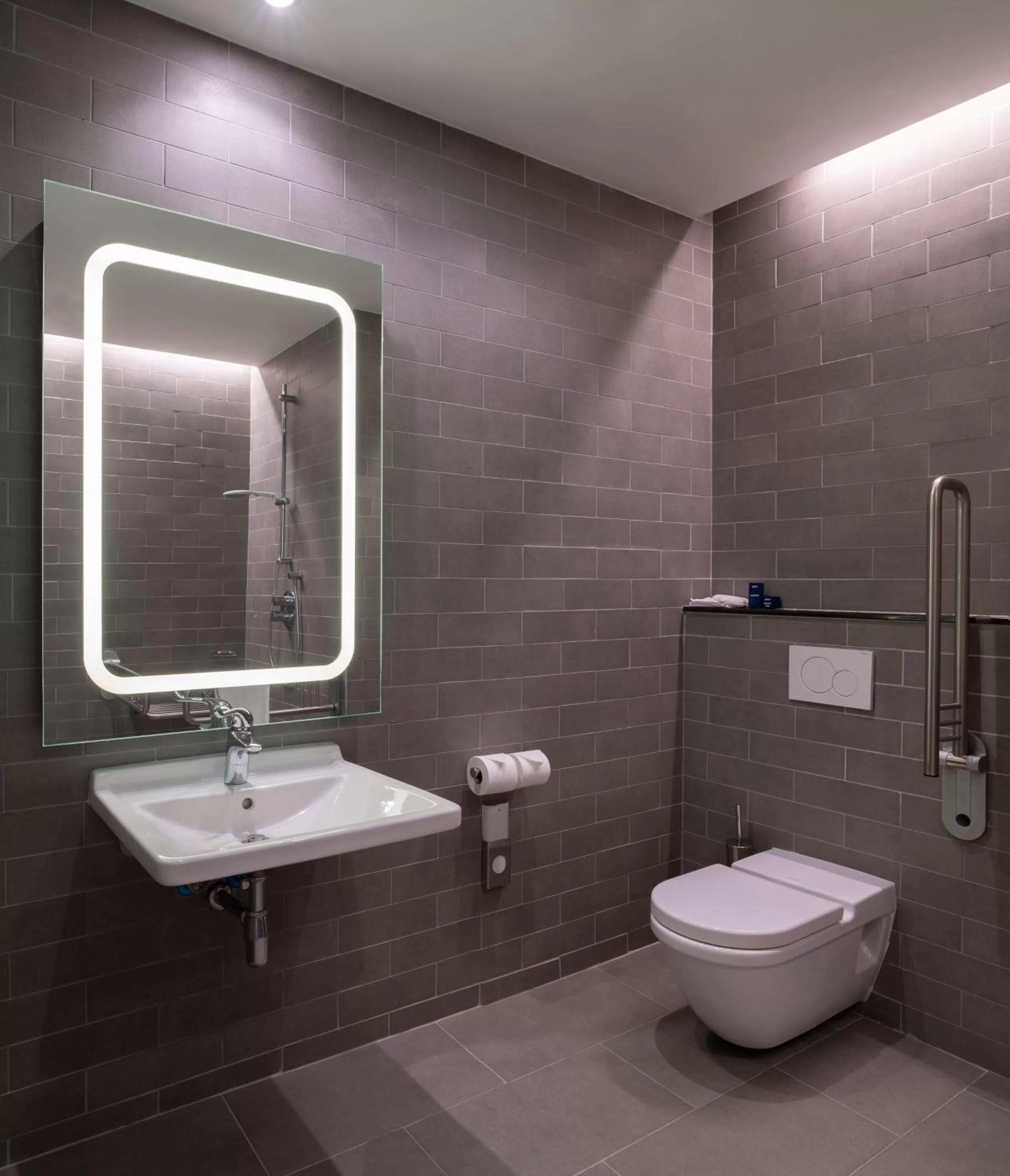 Toilet in Park Inn by Radisson, Nairobi Westlands