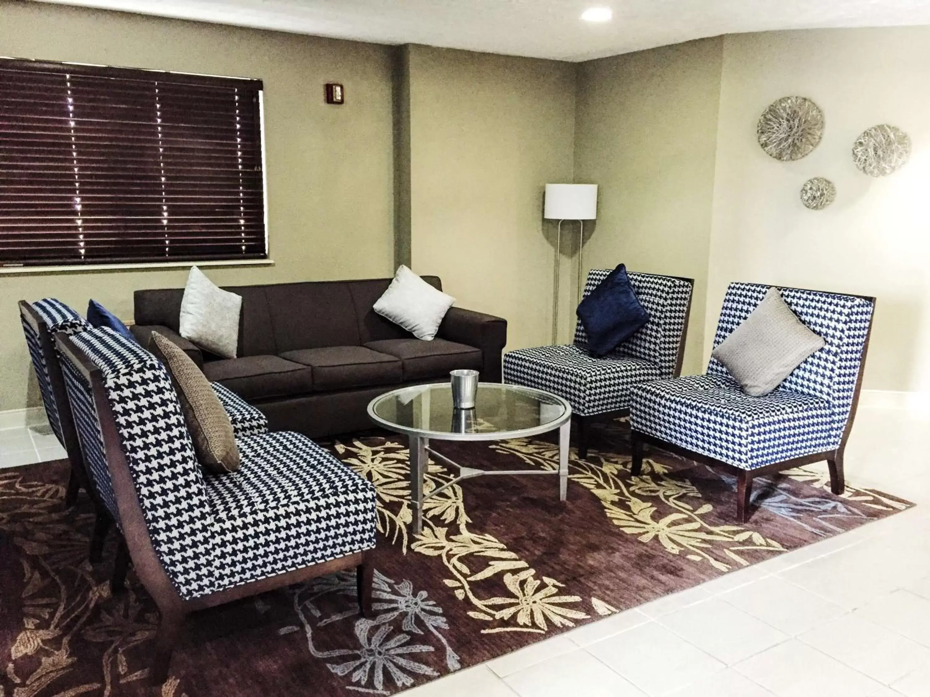 Lobby or reception, Seating Area in Best Western Executive Inn- Mount Gilead