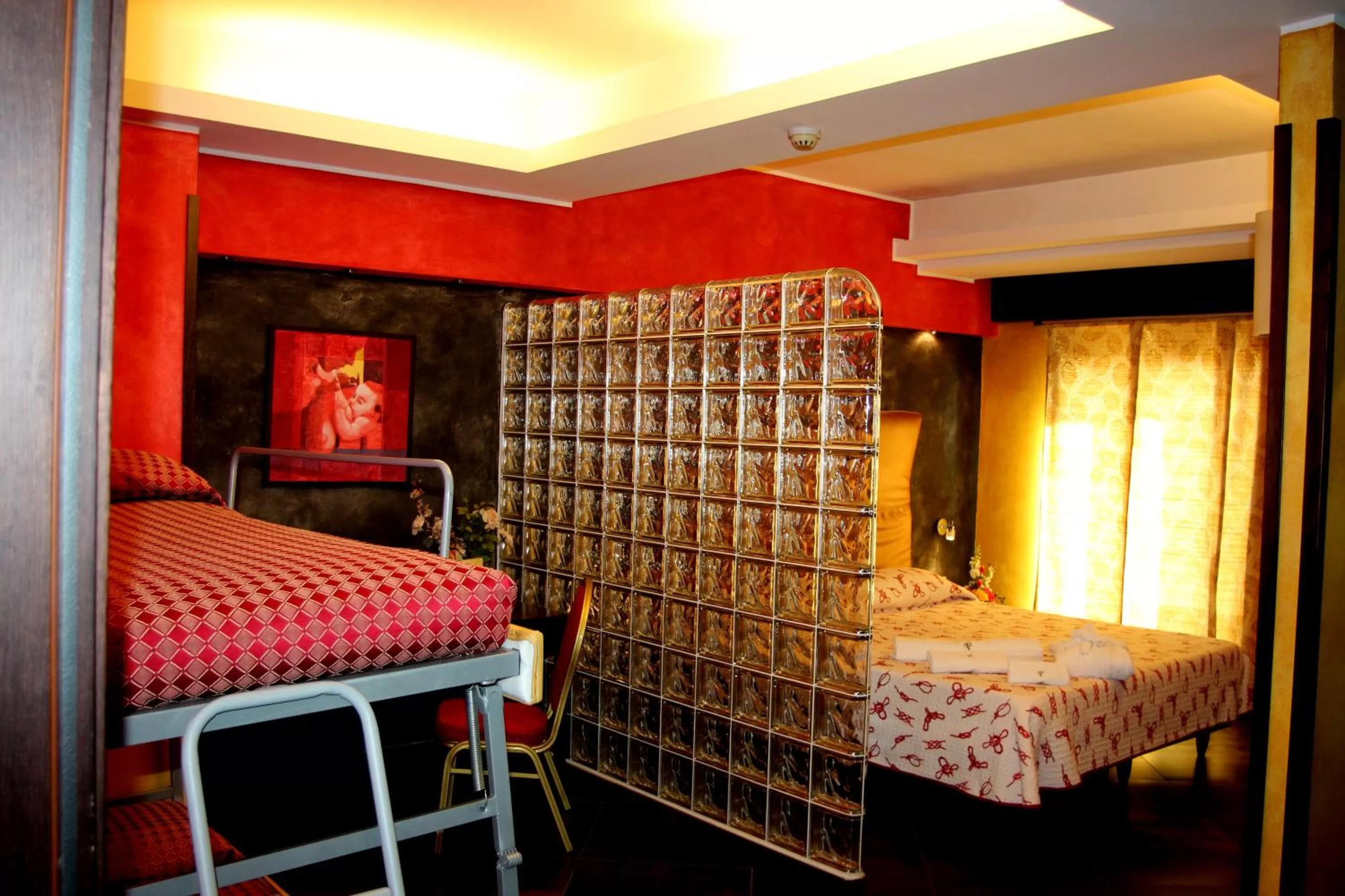 Photo of the whole room, Bed in Abalon Pompei Resort