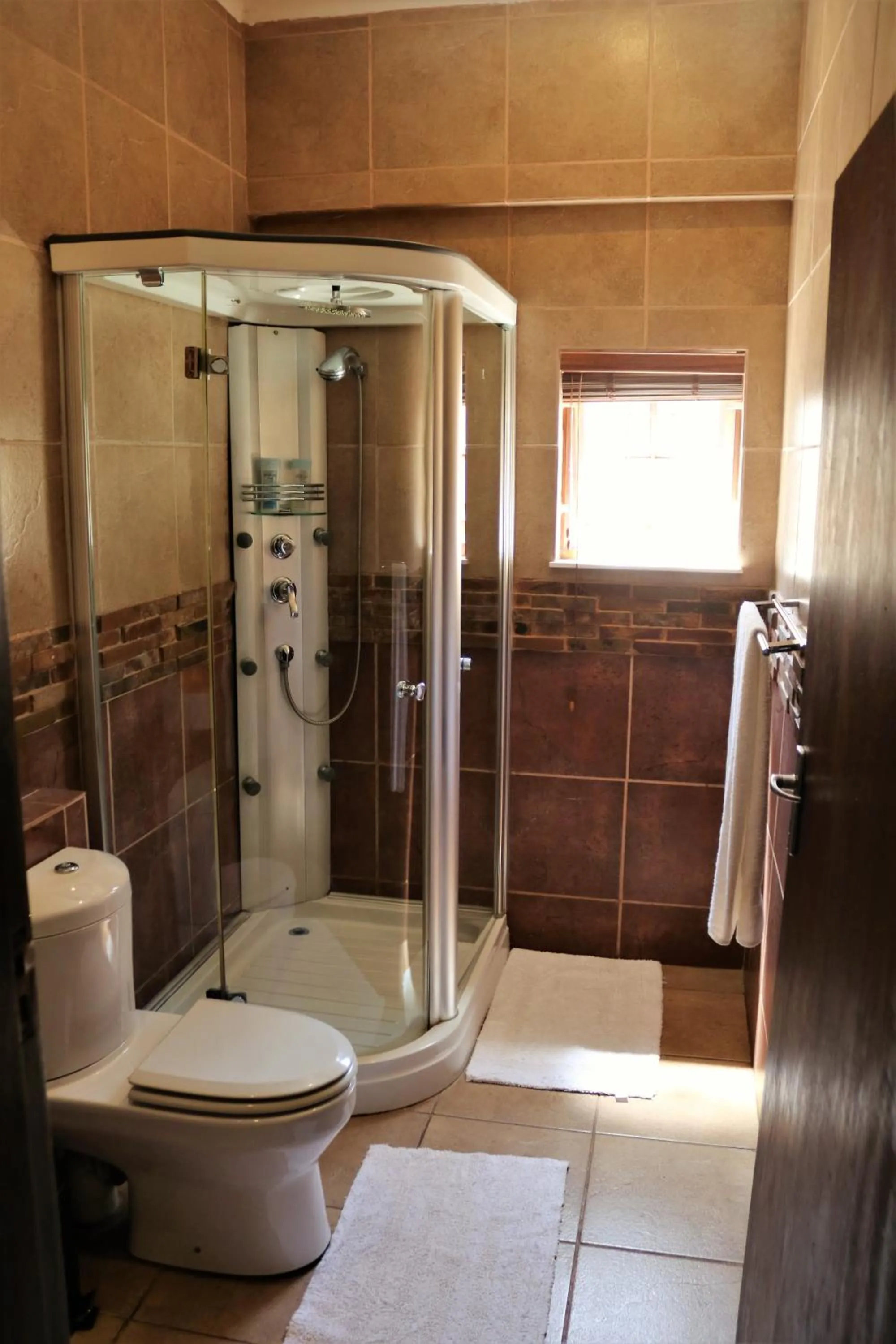 Shower in Moonriver Guesthouse