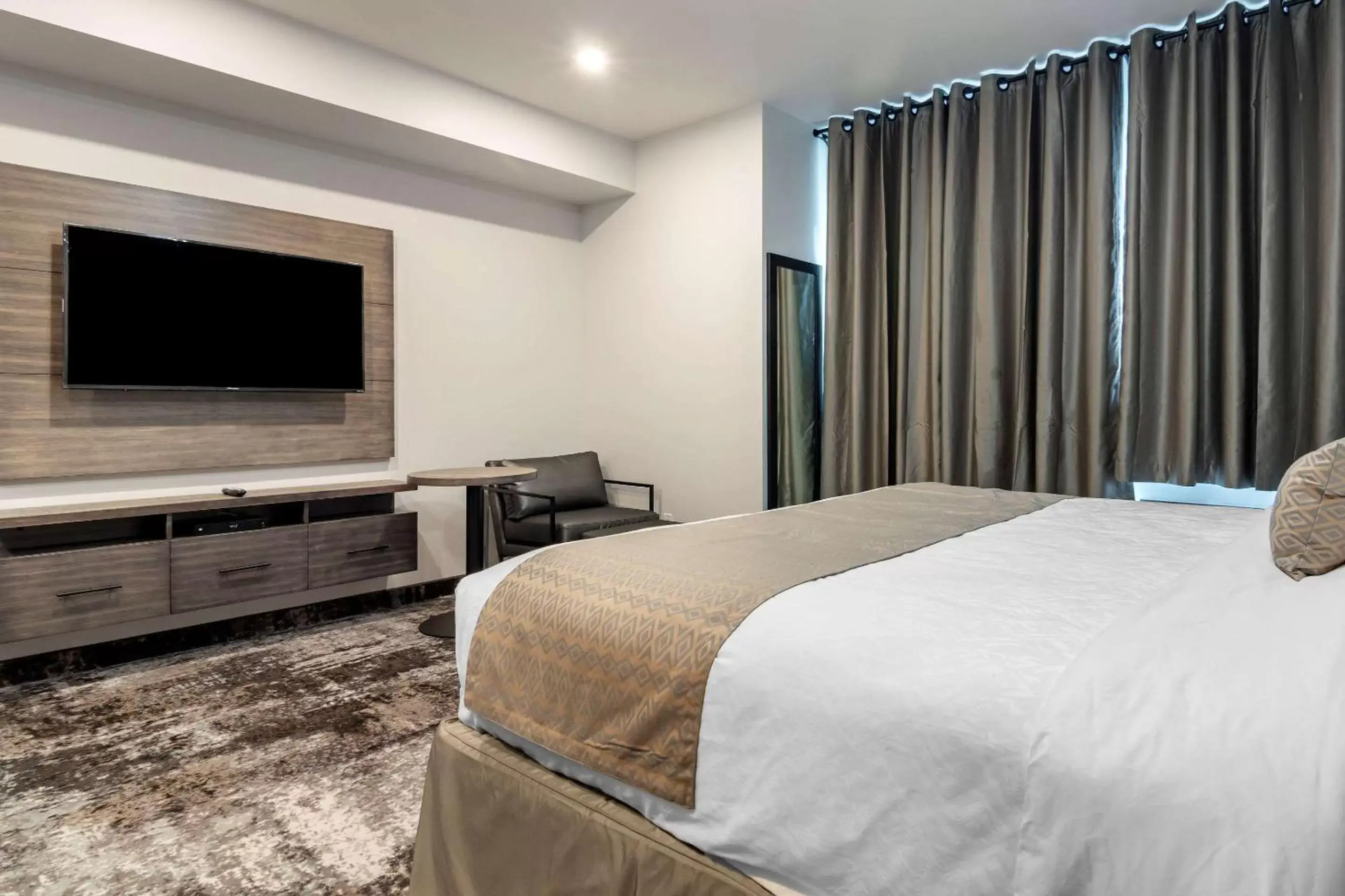 Photo of the whole room, Bed in The Hue Hotel, Ascend Hotel Collection