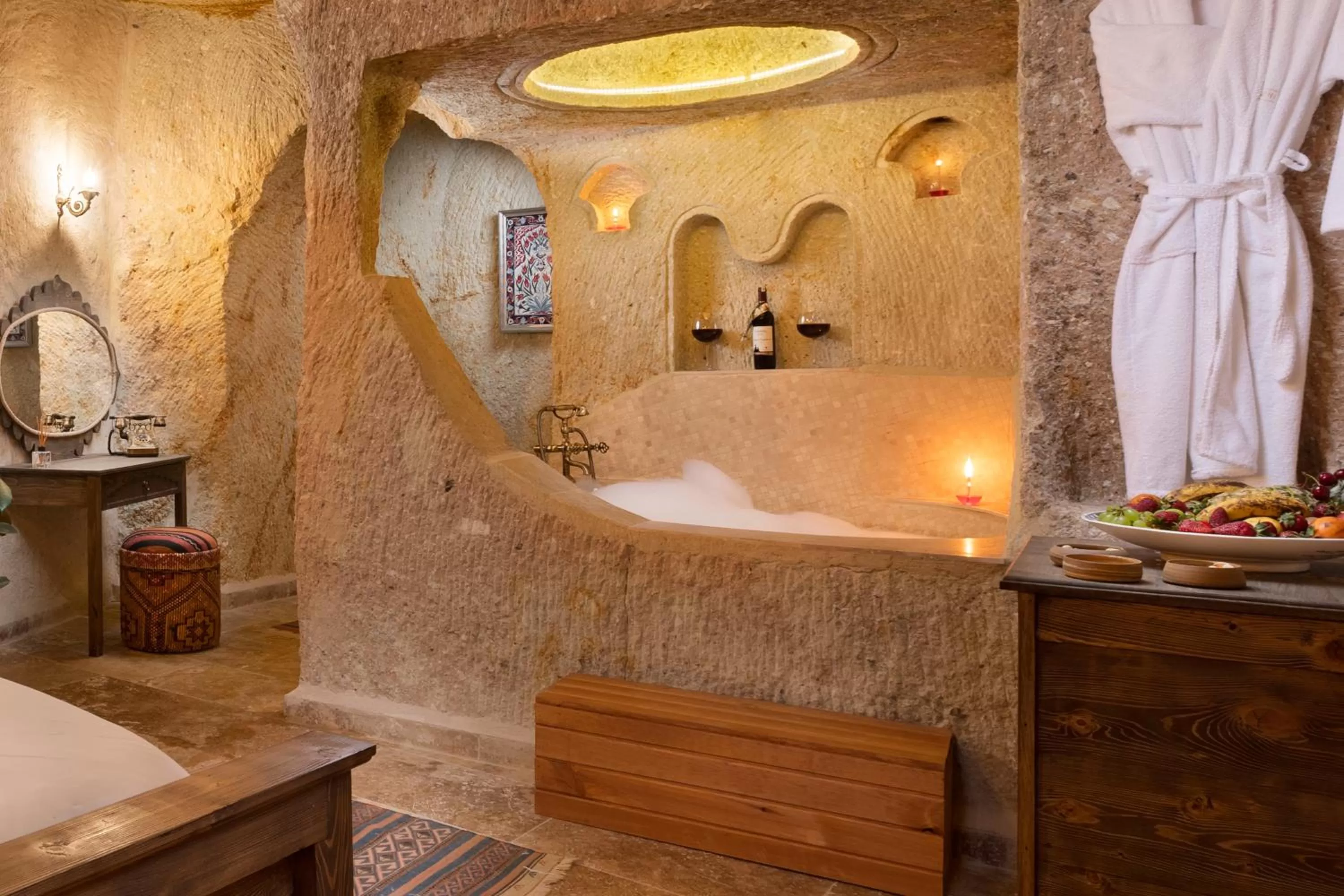 Hot Tub in Kayata Cave Suites Special Class